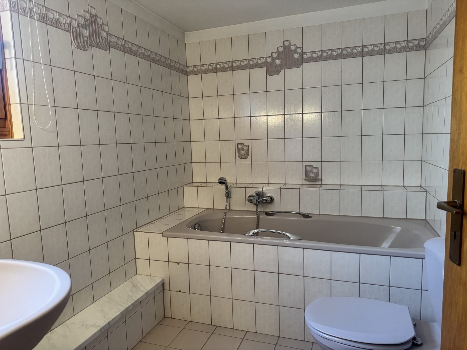Immobilienangebot - Bonn / Röttgen - Haus - Bonn-Röttgen: Großzügiges Einfamilienhaus mit 6-Zimmern & Garten!