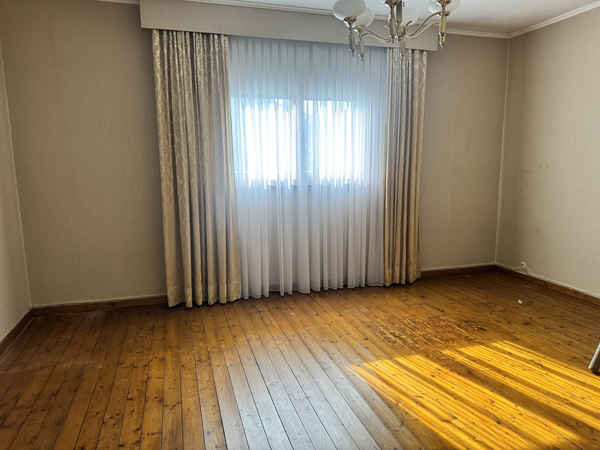 Immobilienangebot - Bonn / Röttgen - Haus - Bonn-Röttgen: Großzügiges Einfamilienhaus mit 6-Zimmern & Garten!