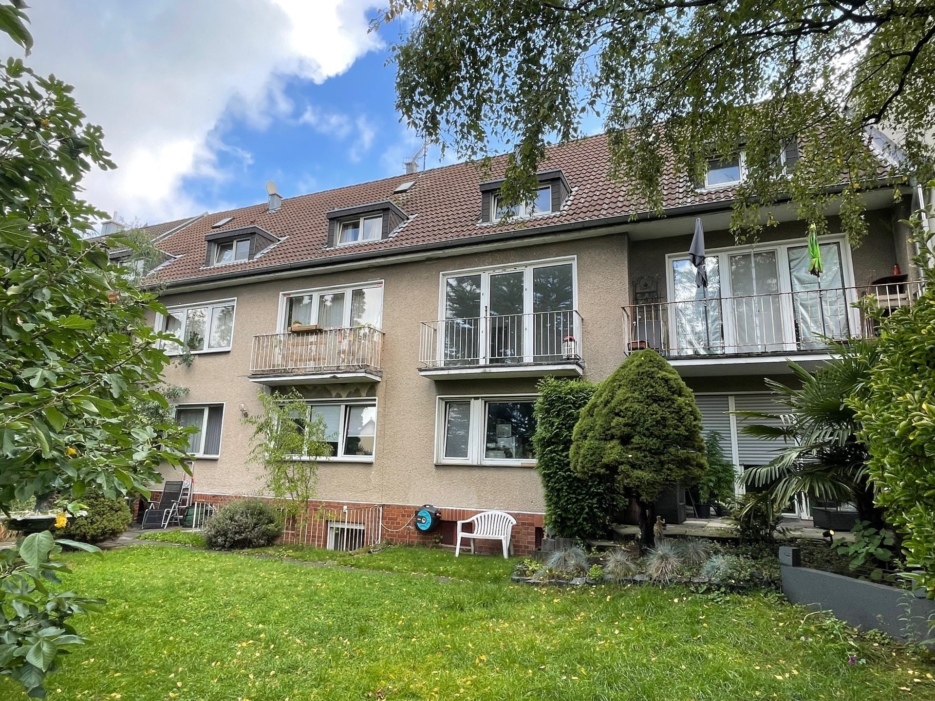 Immobilienangebot - Köln / Niehl - Alle - Mehrfamilienhaus mit 12 Einheiten in Rheinnähe