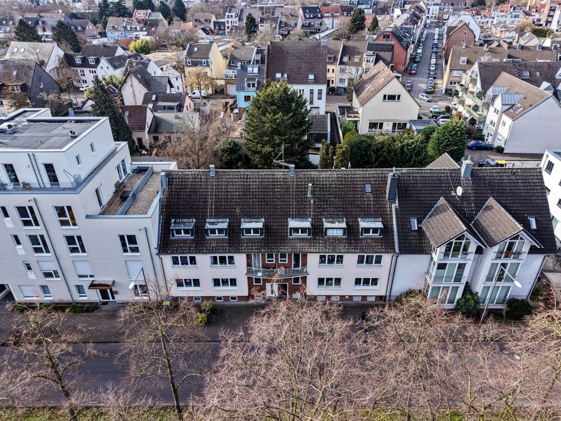 Immobilienangebot - Köln / Niehl - Alle - Mehrfamilienhaus mit 12 Einheiten in Rheinnähe
