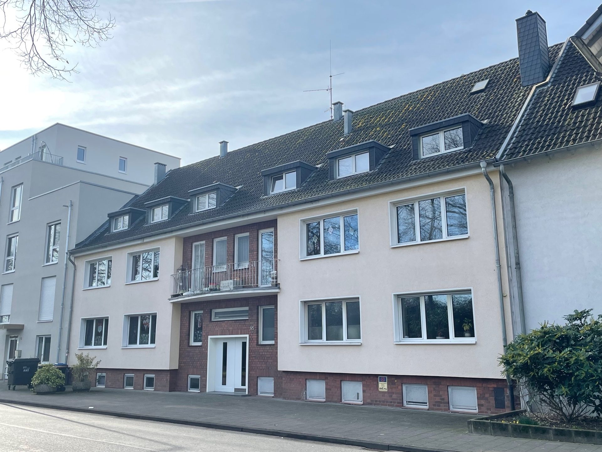Immobilienangebot - Köln / Niehl - Alle - Mehrfamilienhaus mit 12 Einheiten in Rheinnähe