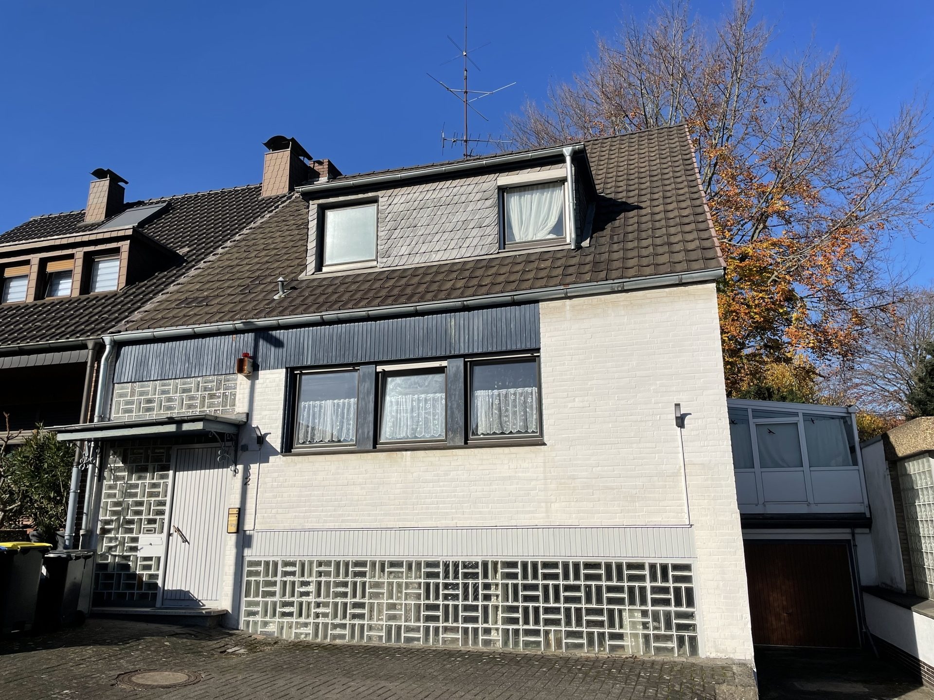 Immobilienangebot - Hürth - Haus - Alles unter einem Dach!