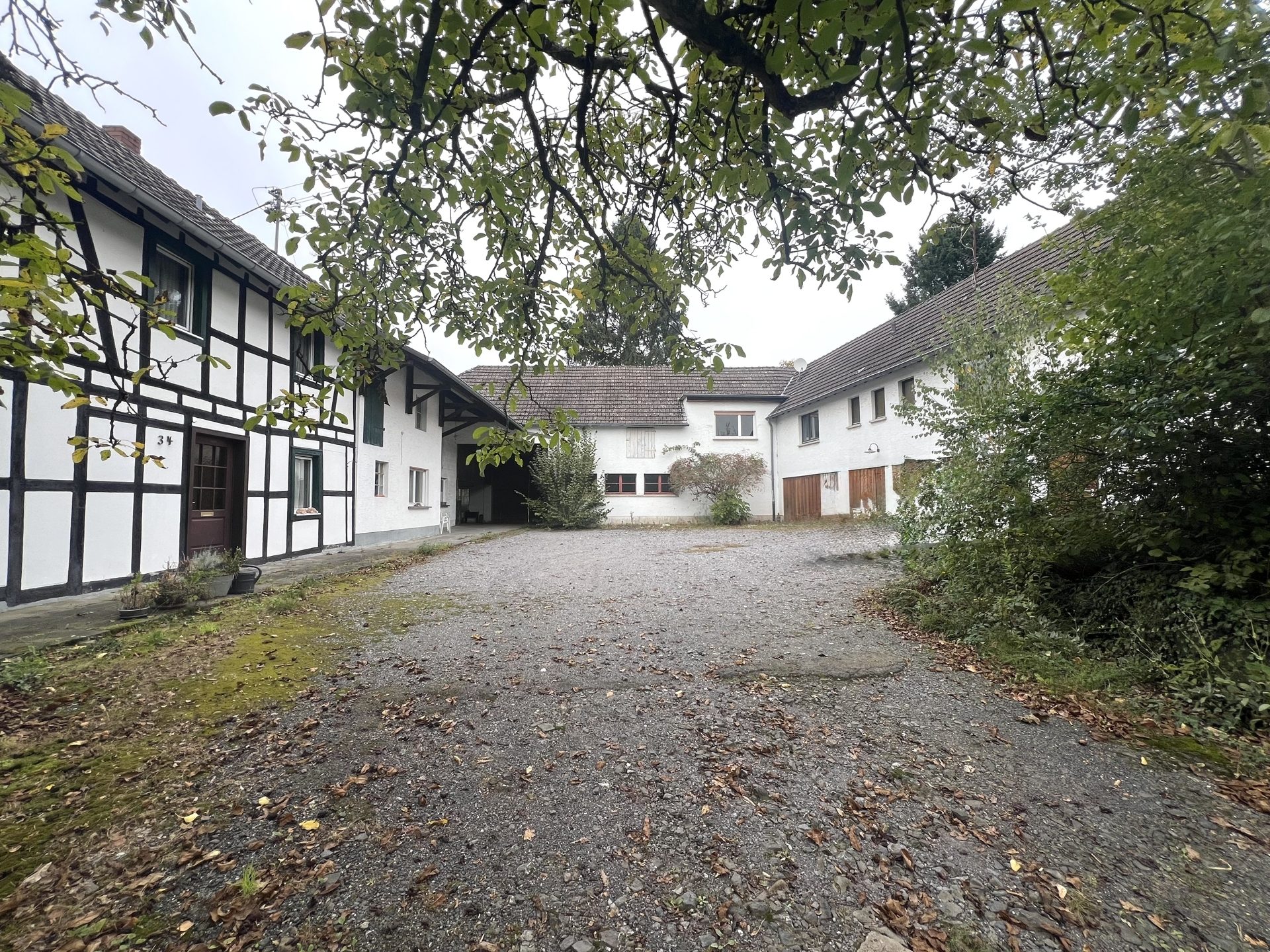Immobilienangebot - Königswinter / Eisbach - Haus - Wohnensemble mit Entwicklungspotenzial auf 2.650 m² großem Grundstück!