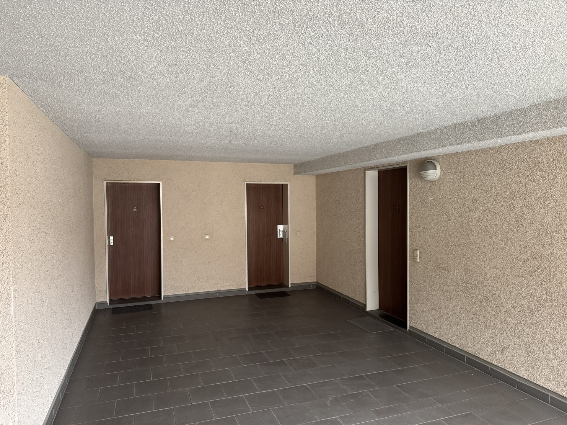 Hausflur Immobilienangebot - Köln / Poll - Wohnung - Clever investieren in einen bewährten Klassiker!
