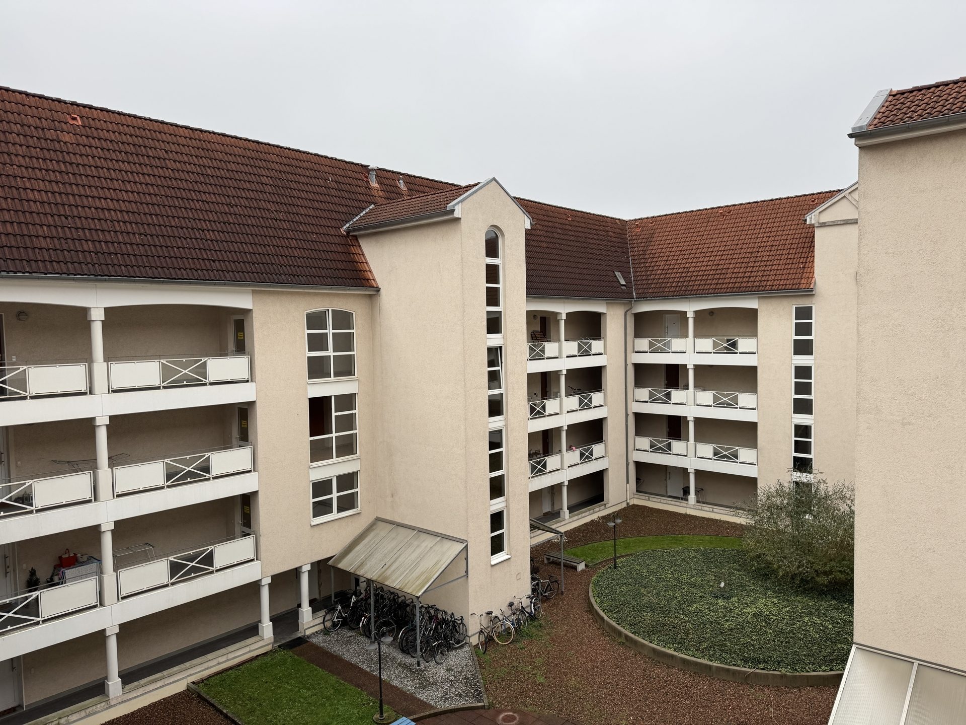 Innenhof Immobilienangebot - Köln / Poll - Wohnung - Clever investieren in einen bewährten Klassiker!