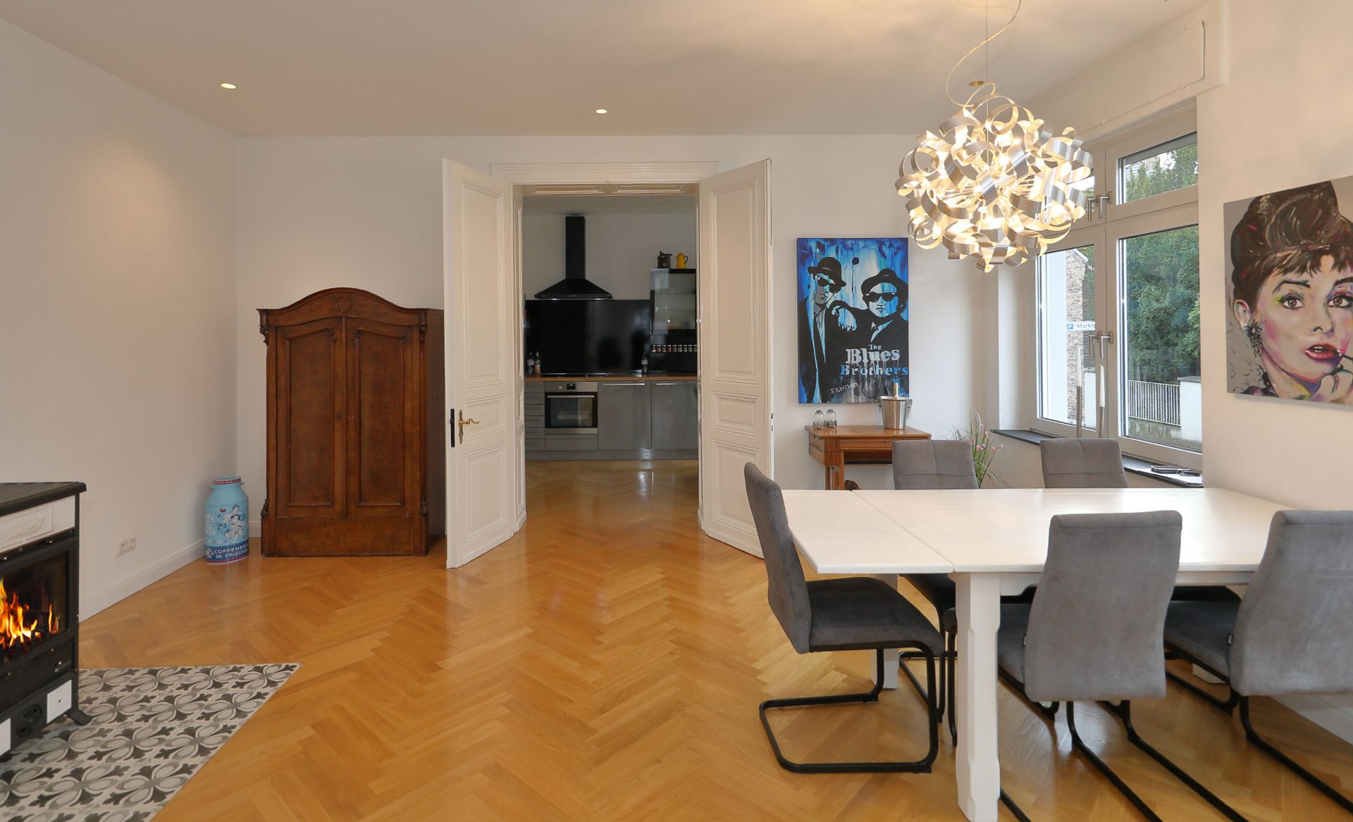 Immobilienangebot - Troisdorf - Wohnung - Stilvolle Altbau-Maisonettewohnung mit charmantem eigenen Garten
