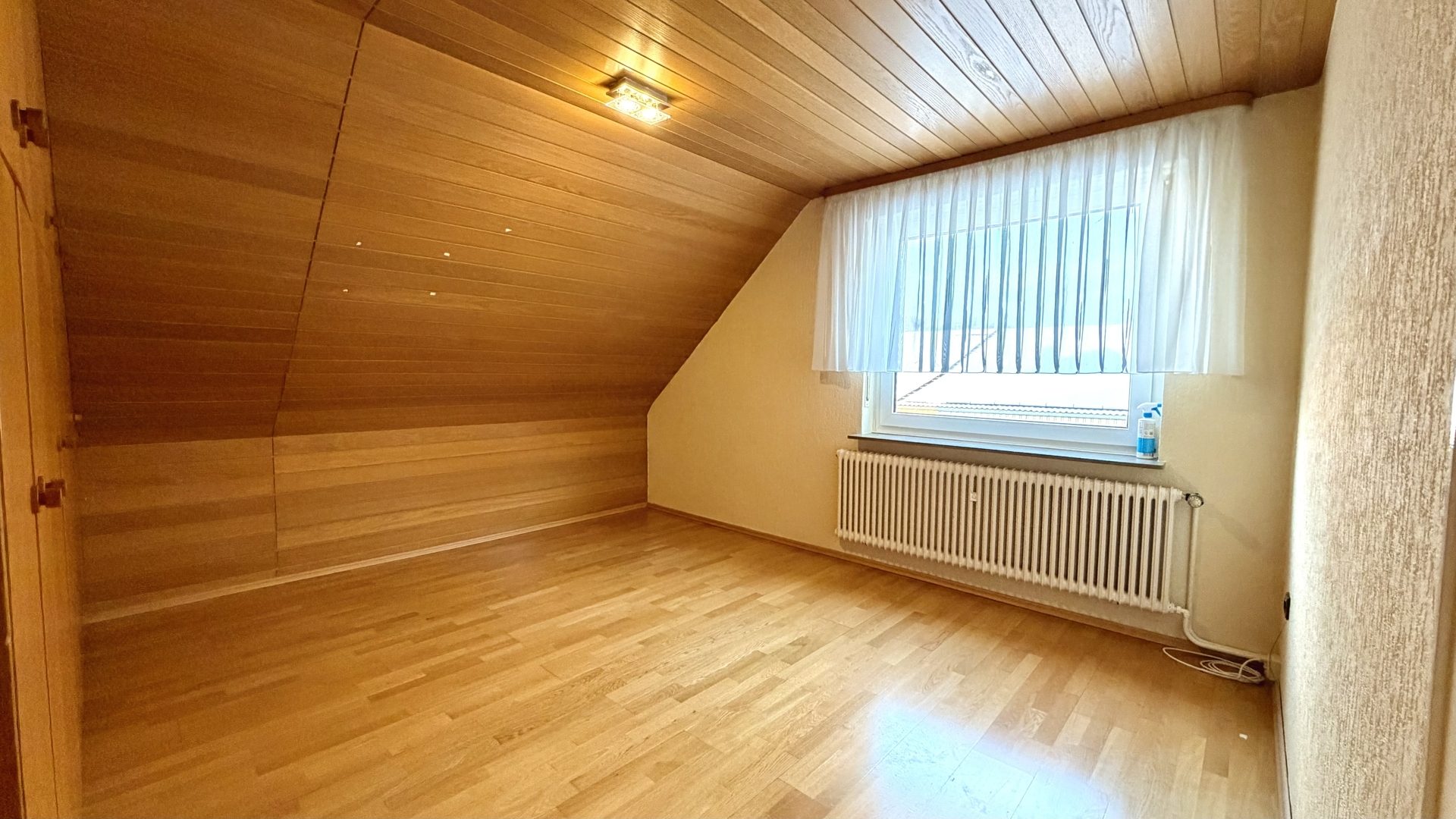 Immobilienangebot - Issum - Haus - Platz für Leben und Projekte: Zuhause mit Garage, Raum und Ideen