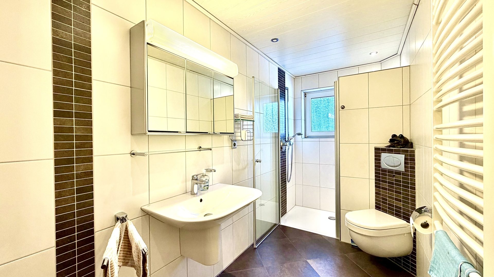 Immobilienangebot - Issum - Haus - Platz für Leben und Projekte: Zuhause mit Garage, Raum und Ideen