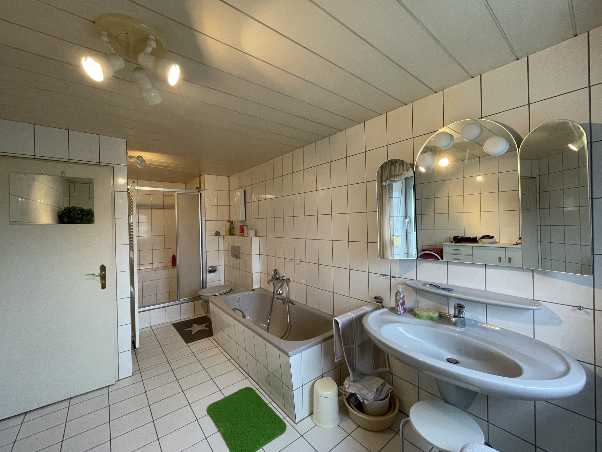 Immobilienangebot - Köln - Haus - Großes Grundstück mit 2 Garagen