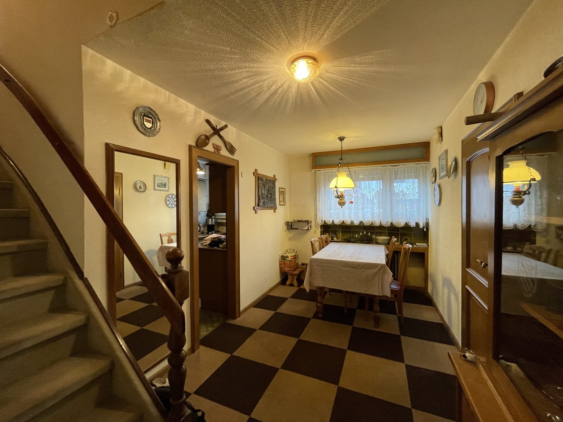 Immobilienangebot - Köln - Haus - Großes Grundstück mit 2 Garagen