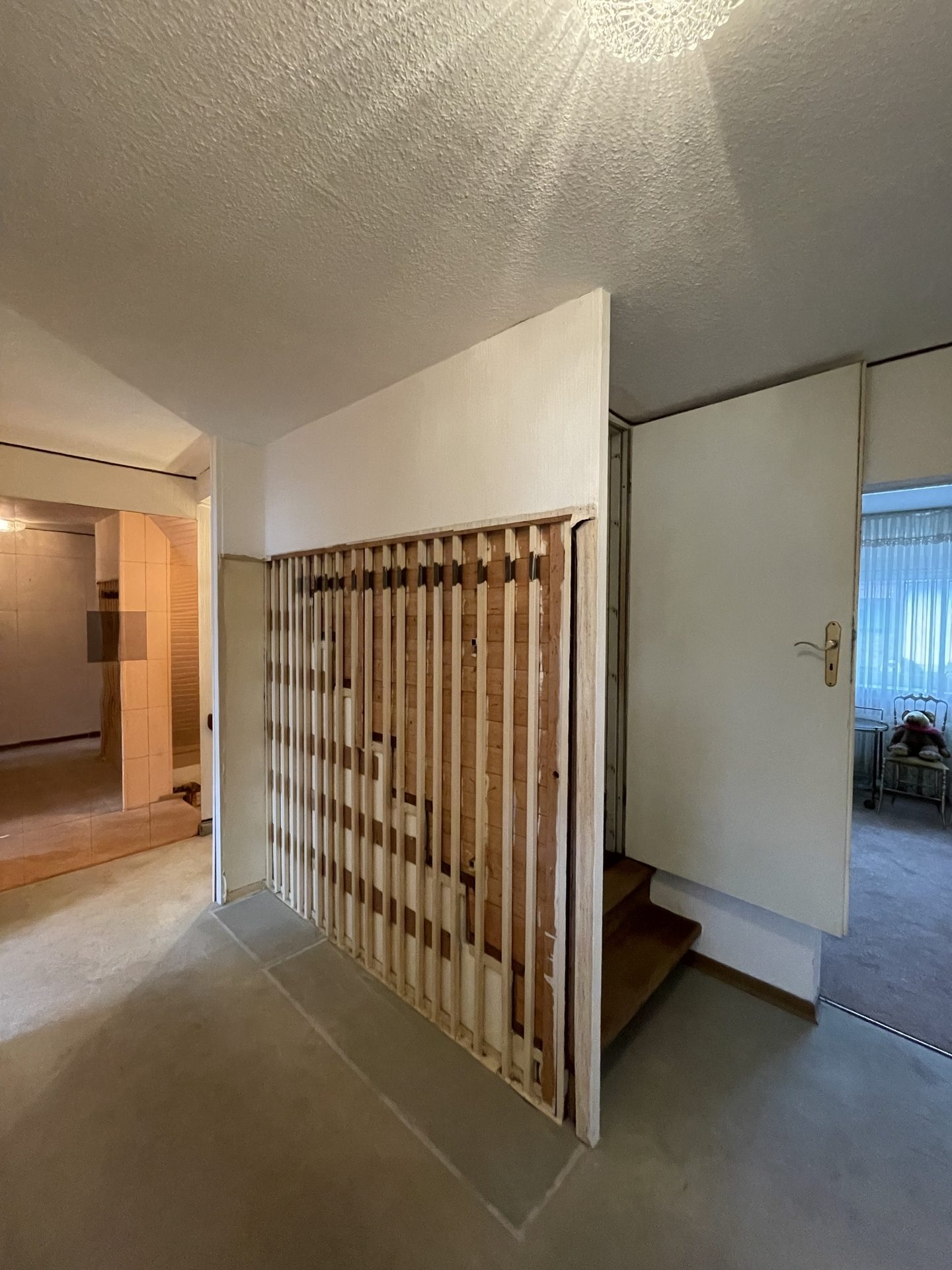 Immobilienangebot - Köln - Haus - Großes Grundstück mit 2 Garagen