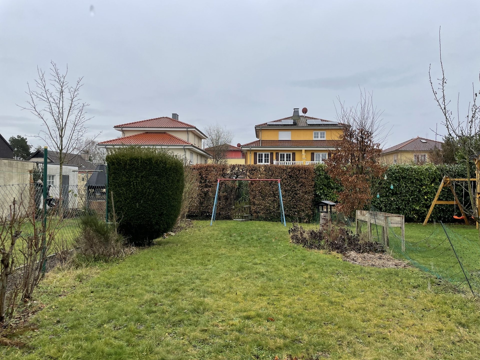 Immobilienangebot - Köln - Haus - Großes Grundstück mit 2 Garagen