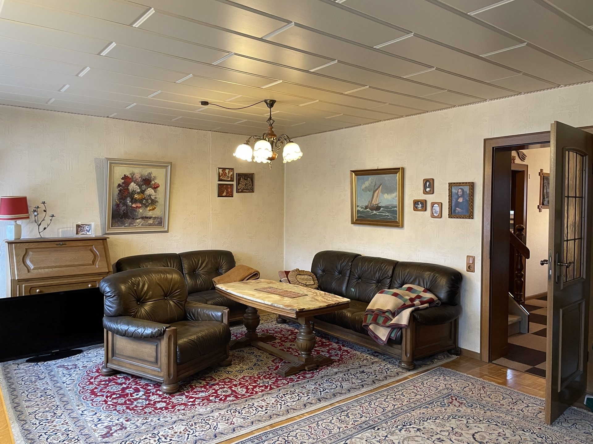 Immobilienangebot - Köln - Haus - Großes Grundstück mit 2 Garagen