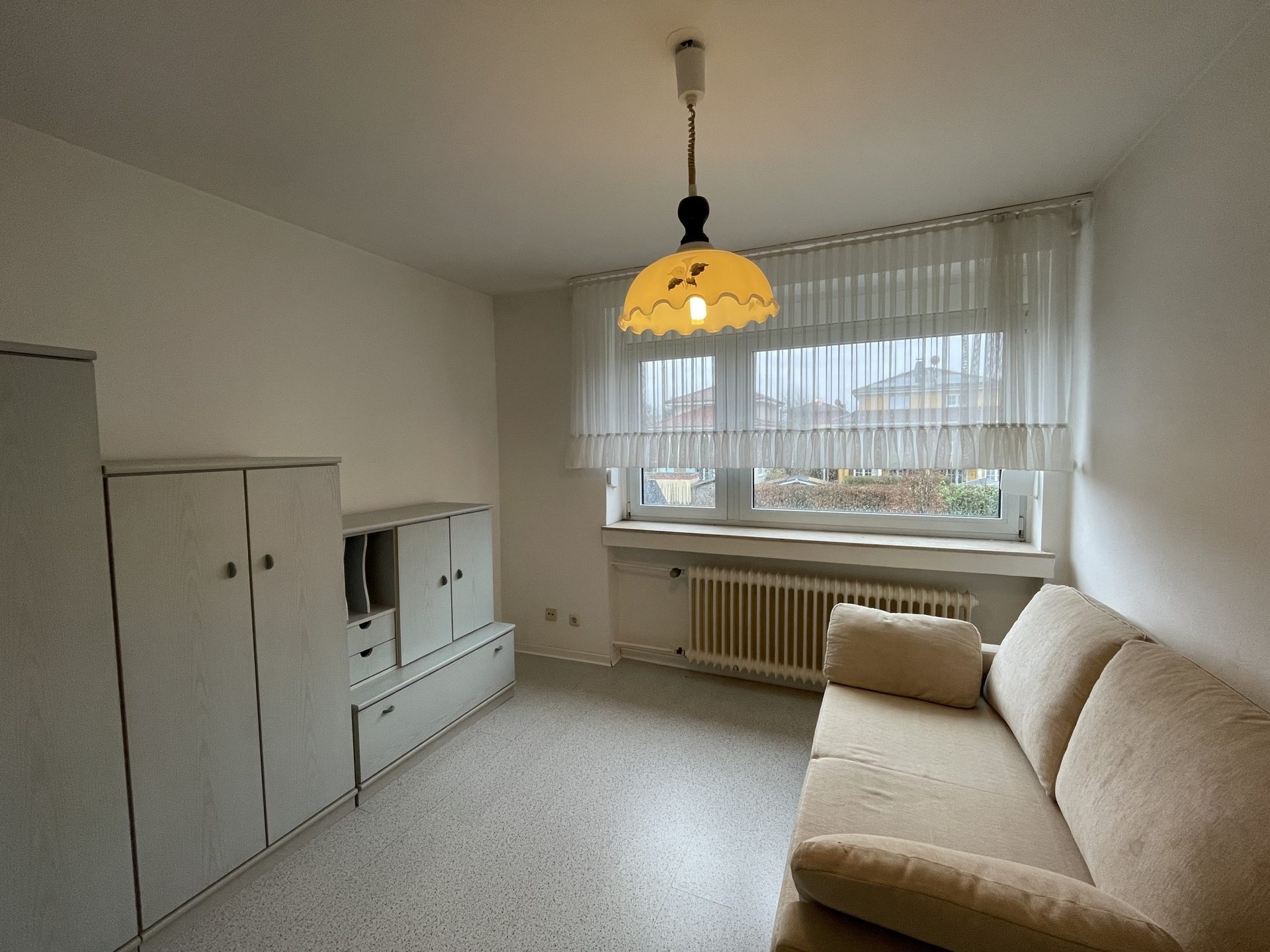 Immobilienangebot - Köln - Haus - Großes Grundstück mit 2 Garagen