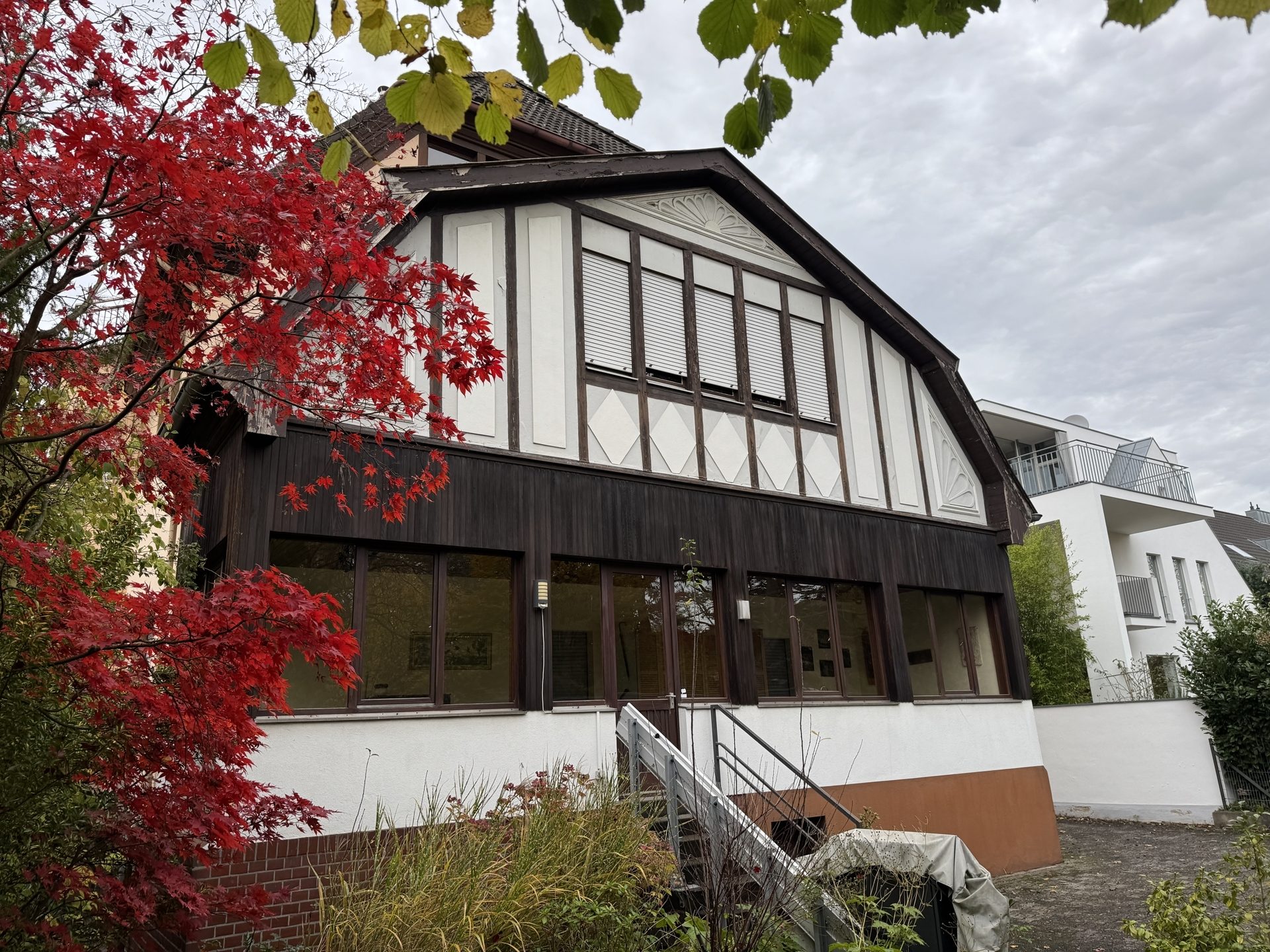Immobilienangebot - Brühl - Haus - Historisches Stadthaus in bester Lage: Großzügiger Wohnraum und zahlreiche Nutzungsmöglichkeiten