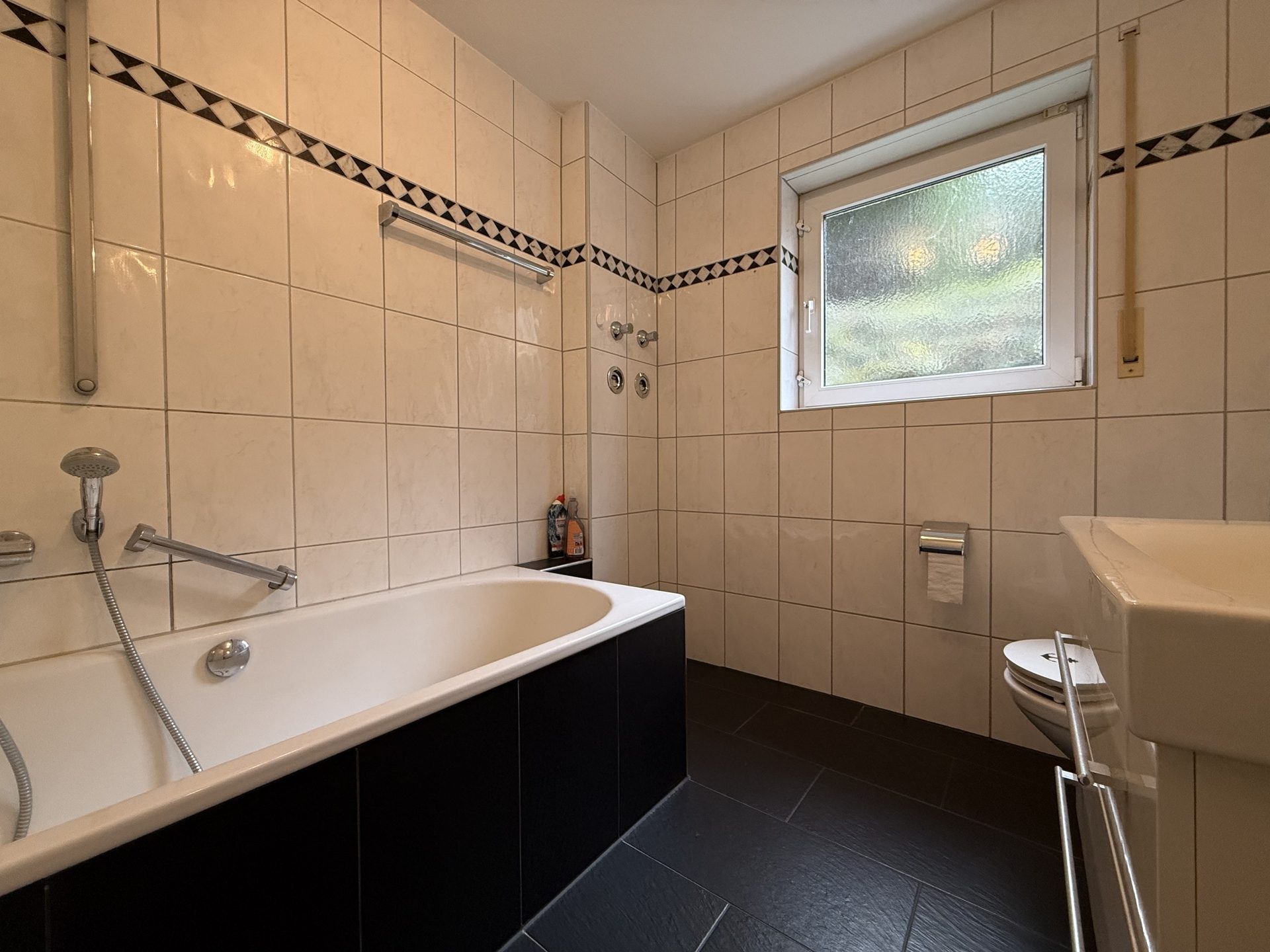 Immobilienangebot - Rösrath - Wohnung - Möbel + Farbe = Einziehen