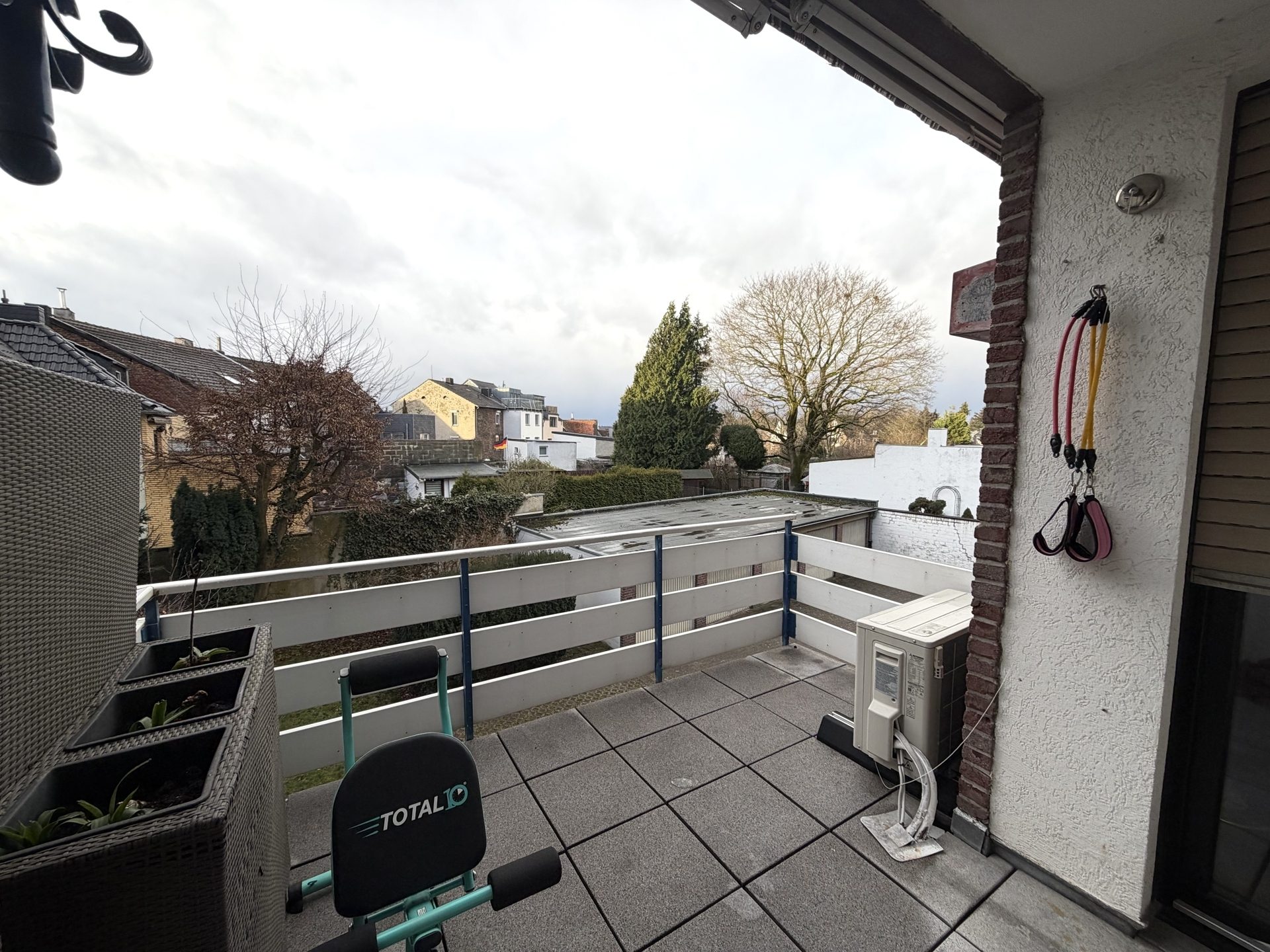 Immobilienangebot - Aachen - Verlautenheide - Alle - Großzügige 4-Zimmer-Wohnung mit Balkon und Garage