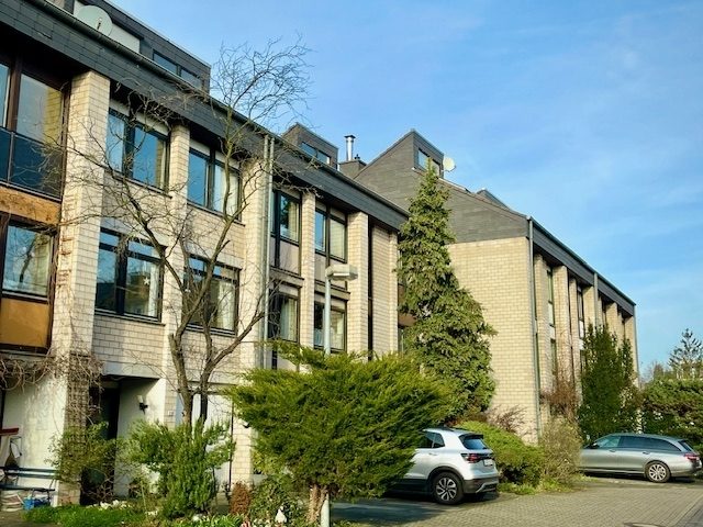 Immobilienangebot - Bonn - Haus - Geringe Erbpacht!
Idyllisches Reihenmittelhaus mit viel Platz für Familien!