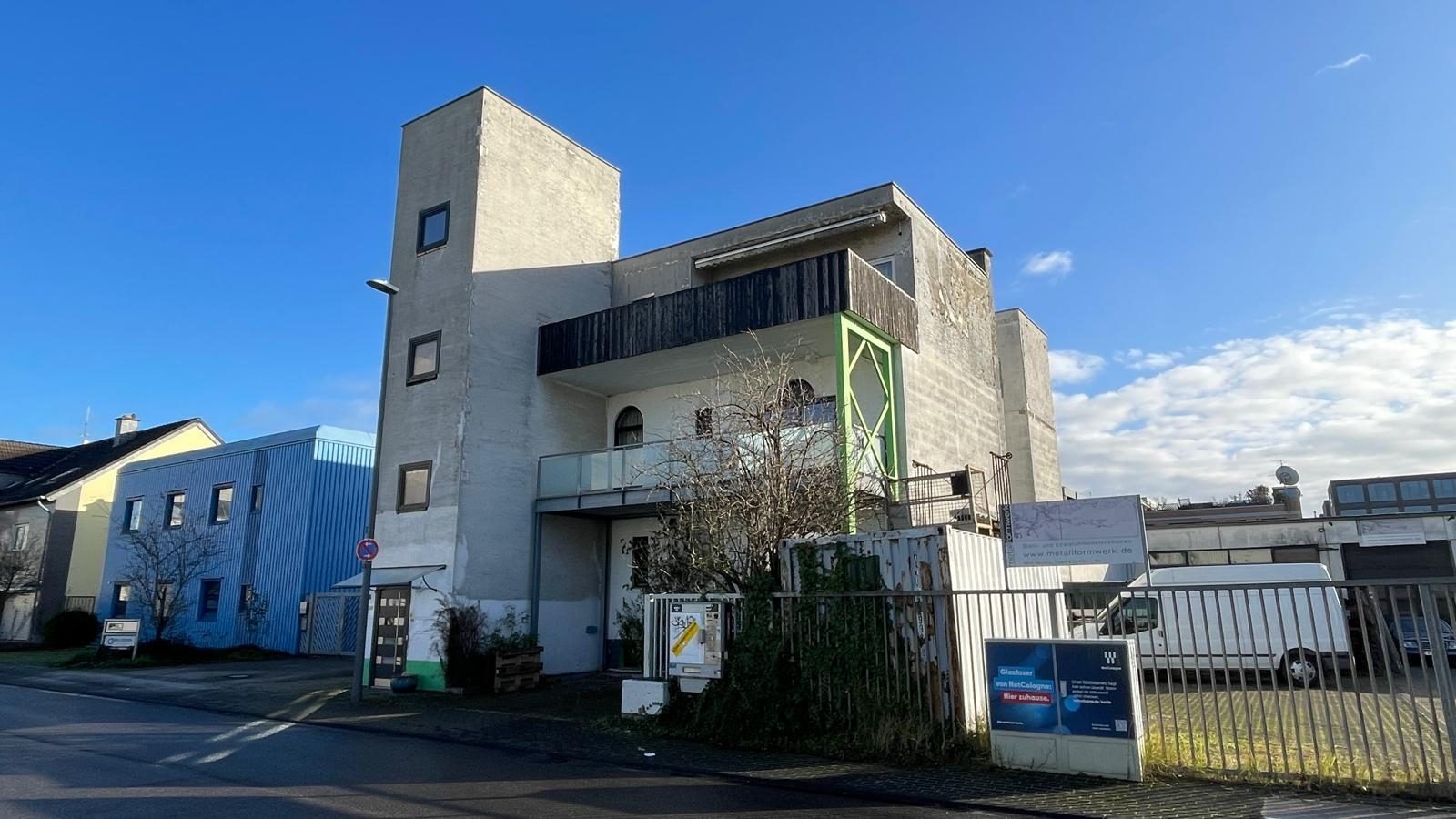 Immobilienangebot - Köln - Alle - Bezugsfreies und vielfältig nutzbares Mehrfamilienhaus mit Büro und Halle in verkehrsgünstiger Lage!