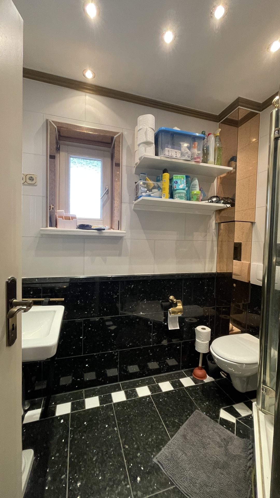 Immobilienangebot - Köln - Alle - Bezugsfreies und vielfältig nutzbares Mehrfamilienhaus mit Büro und Halle in verkehrsgünstiger Lage!