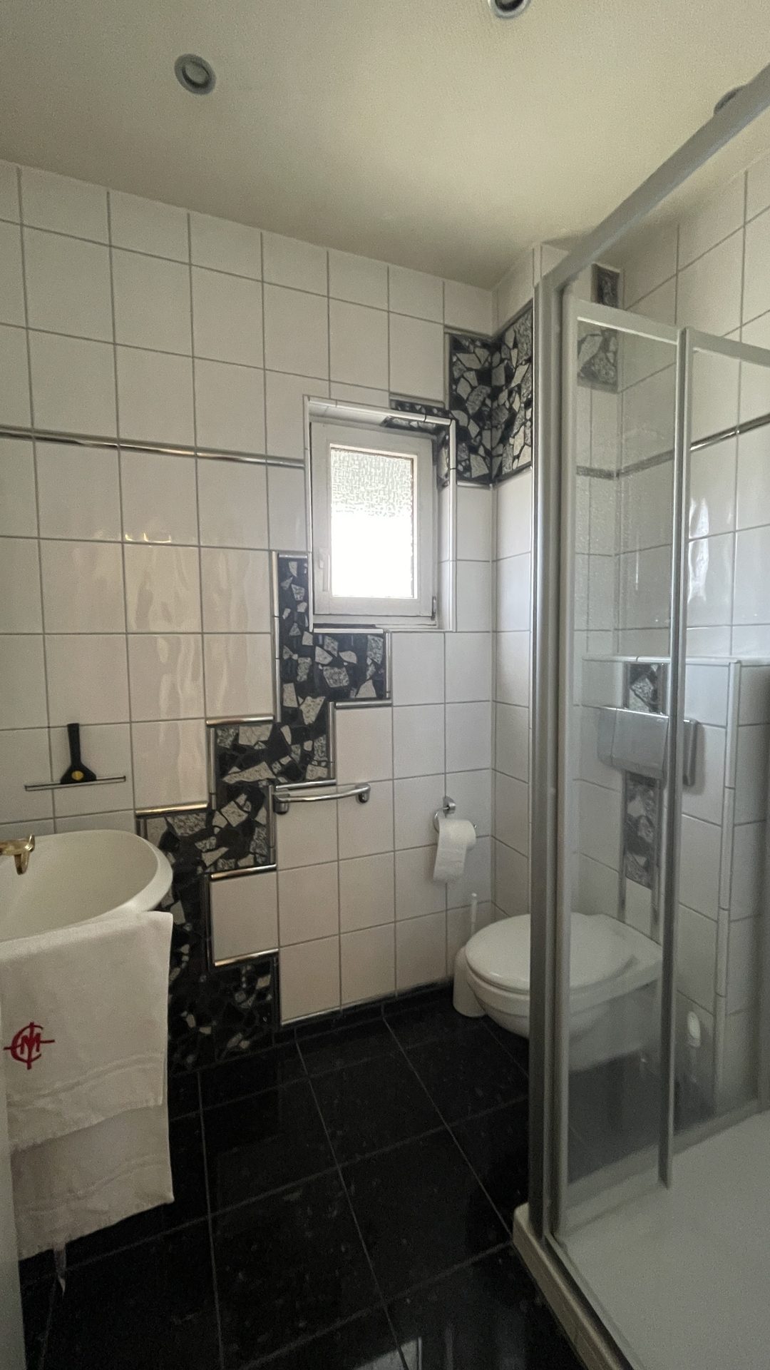 Immobilienangebot - Köln - Alle - Bezugsfreies und vielfältig nutzbares Mehrfamilienhaus mit Büro und Halle in verkehrsgünstiger Lage!
