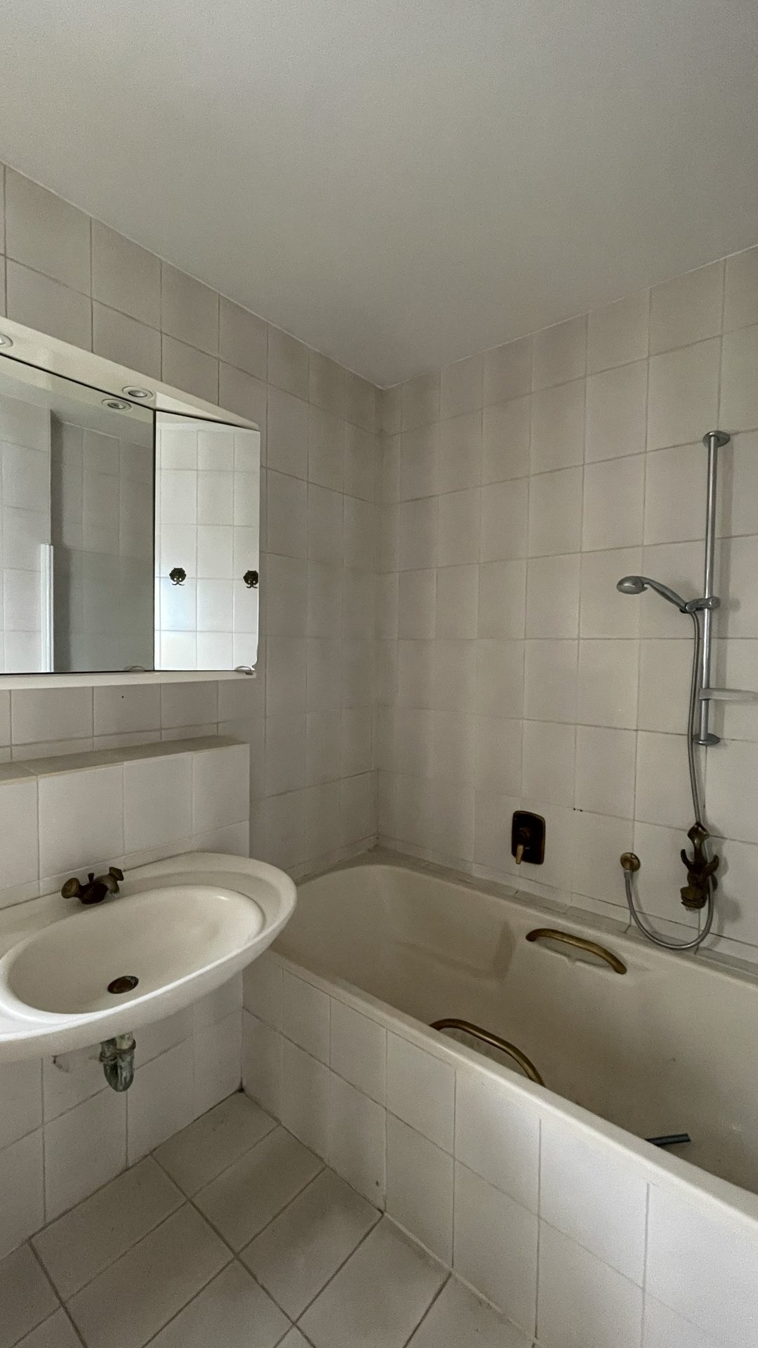 Immobilienangebot - Köln - Alle - Bezugsfreies und vielfältig nutzbares Mehrfamilienhaus mit Büro und Halle in verkehrsgünstiger Lage!
