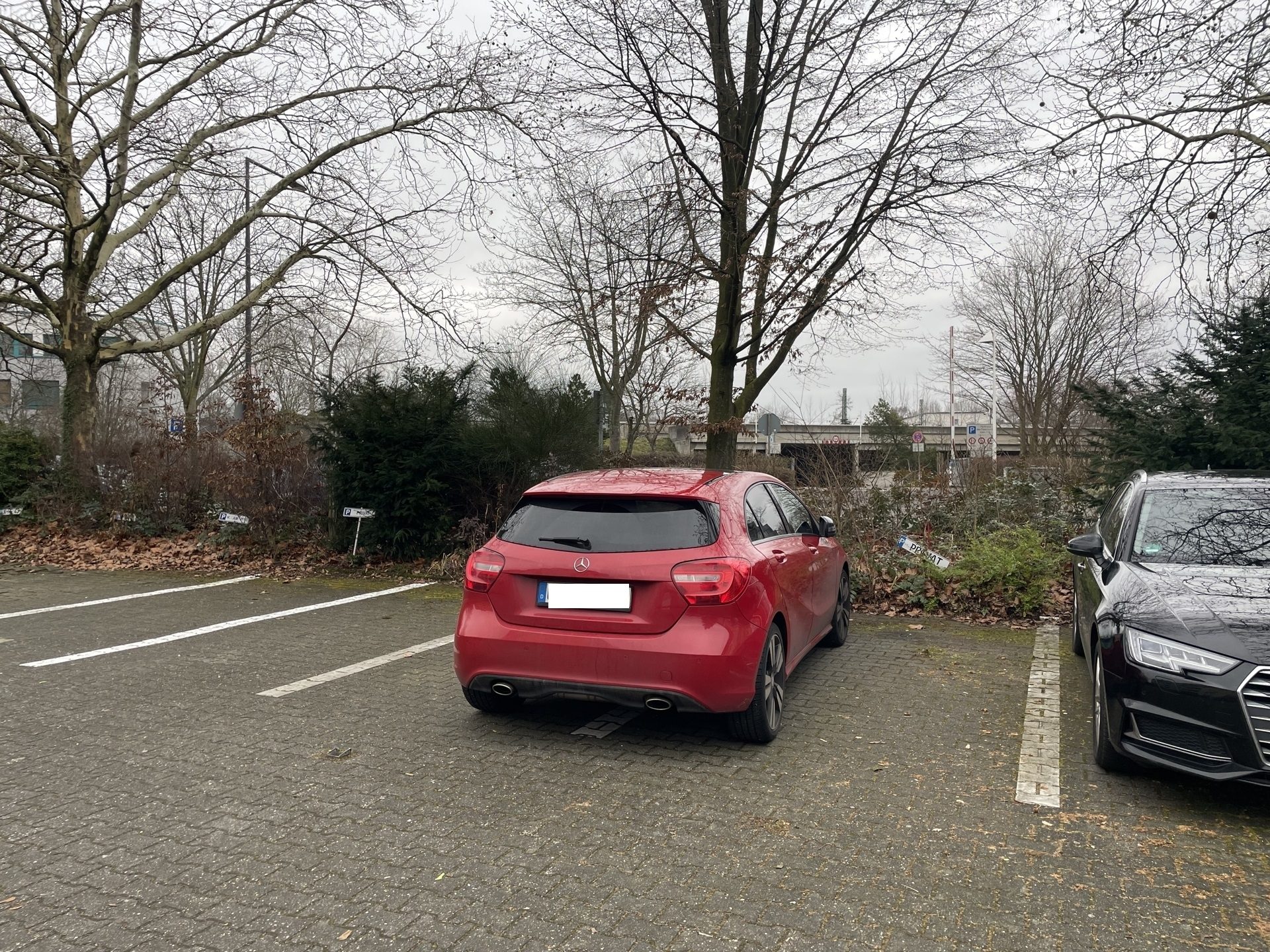 Immobilienangebot - Köln / Porz - Parken - PKW-Stellplätze in zentraler Lage von Köln-Porz!