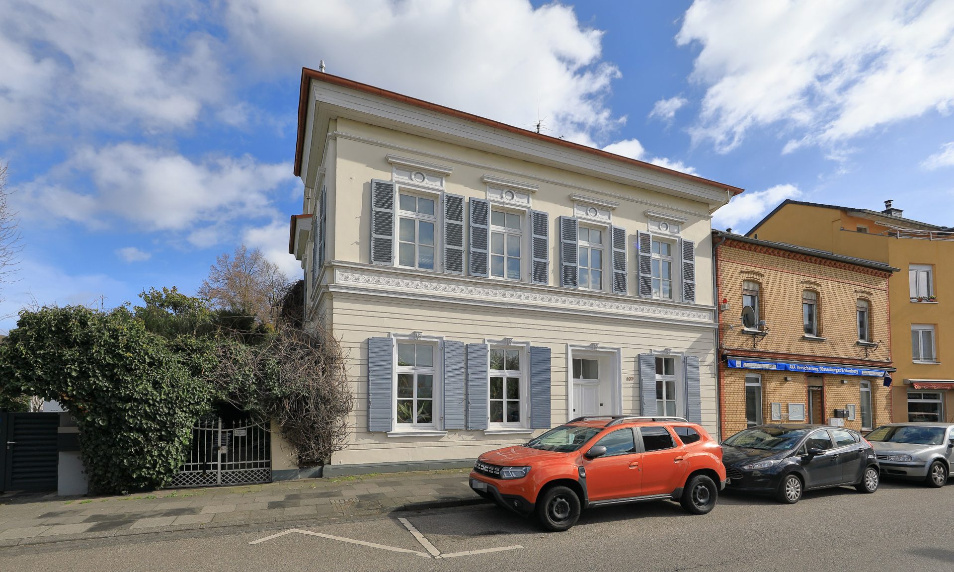 Immobilienangebot - Bonn / Oberkassel - Haus - Denkmalgeschützte Villa in direkter Lage zum Rhein mit parkähnlichem Grundstück