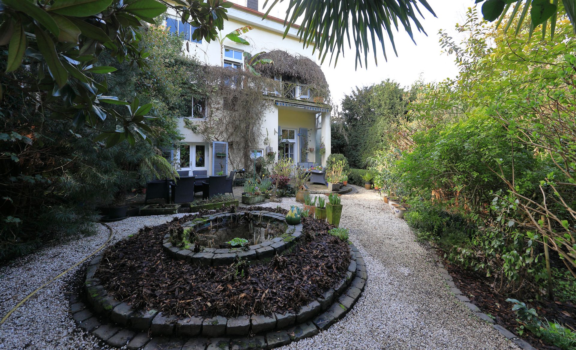 Immobilienangebot - Bonn / Oberkassel - Haus - Denkmalgeschützte Villa in direkter Lage zum Rhein mit parkähnlichem Grundstück