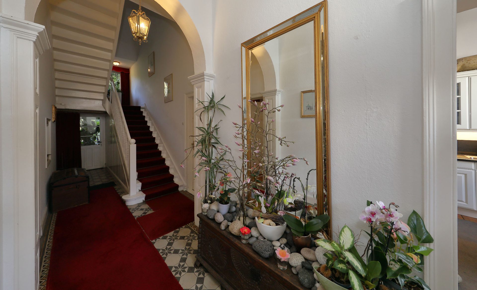 Immobilienangebot - Bonn / Oberkassel - Haus - Denkmalgeschützte Villa in direkter Lage zum Rhein mit parkähnlichem Grundstück
