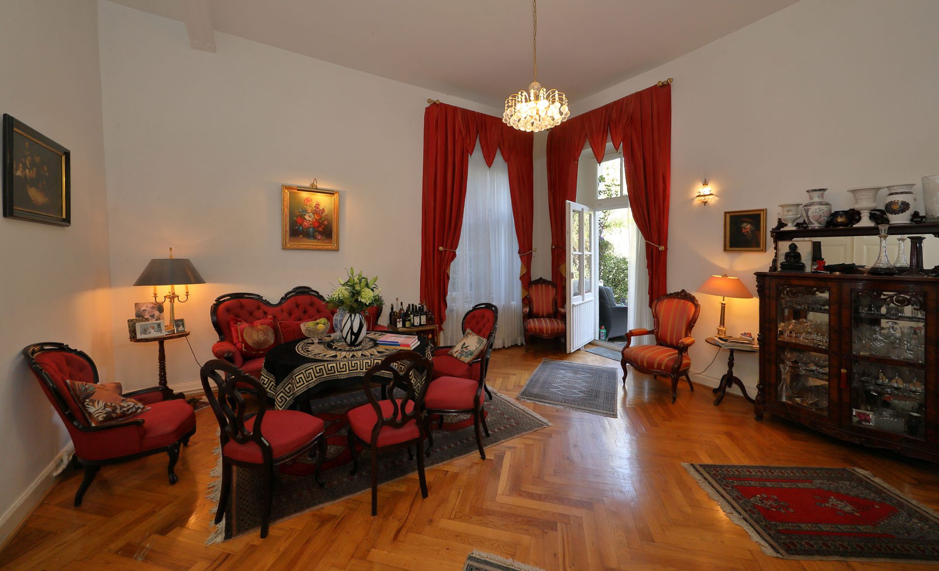 Immobilienangebot - Bonn / Oberkassel - Haus - Denkmalgeschützte Villa in direkter Lage zum Rhein mit parkähnlichem Grundstück