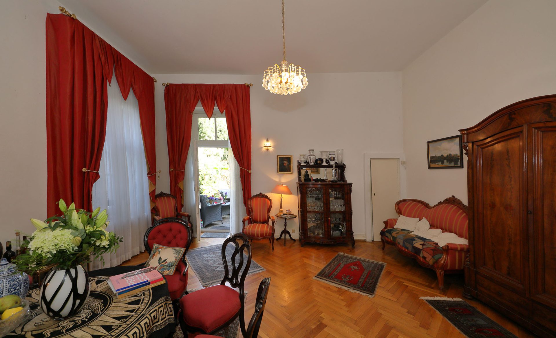 Immobilienangebot - Bonn / Oberkassel - Haus - Denkmalgeschützte Villa in direkter Lage zum Rhein mit parkähnlichem Grundstück