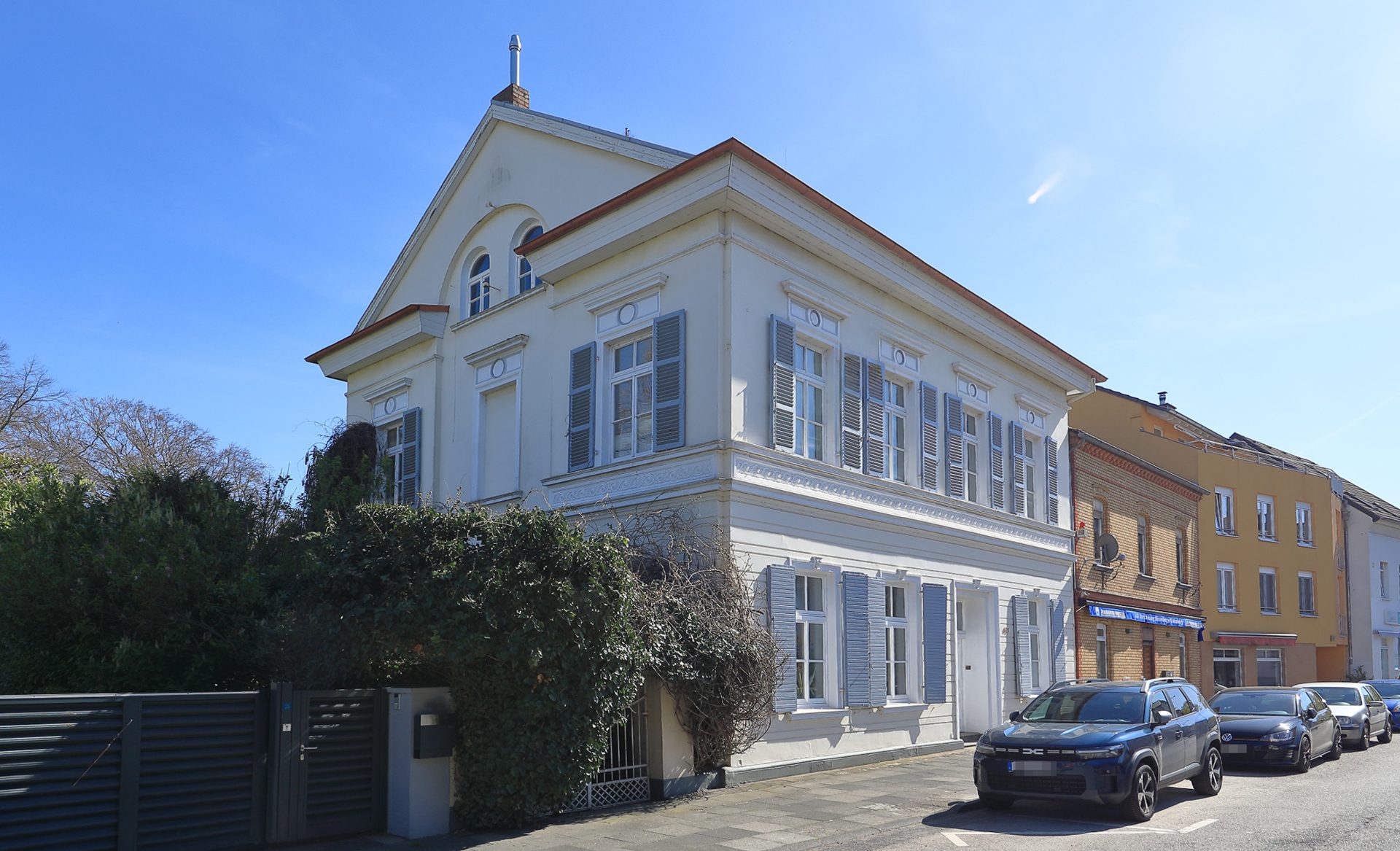 Immobilienangebot - Bonn / Oberkassel - Haus - Denkmalgeschützte Villa in direkter Lage zum Rhein mit parkähnlichem Grundstück