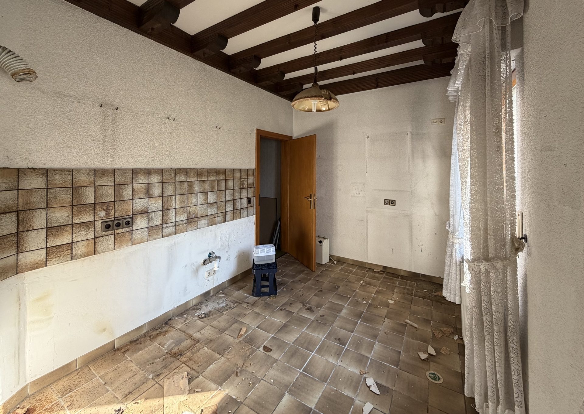 Immobilienangebot - Rheinbreitbach - Haus - Sanierungsprojekt mit Potenzial und großzügiger Terrasse