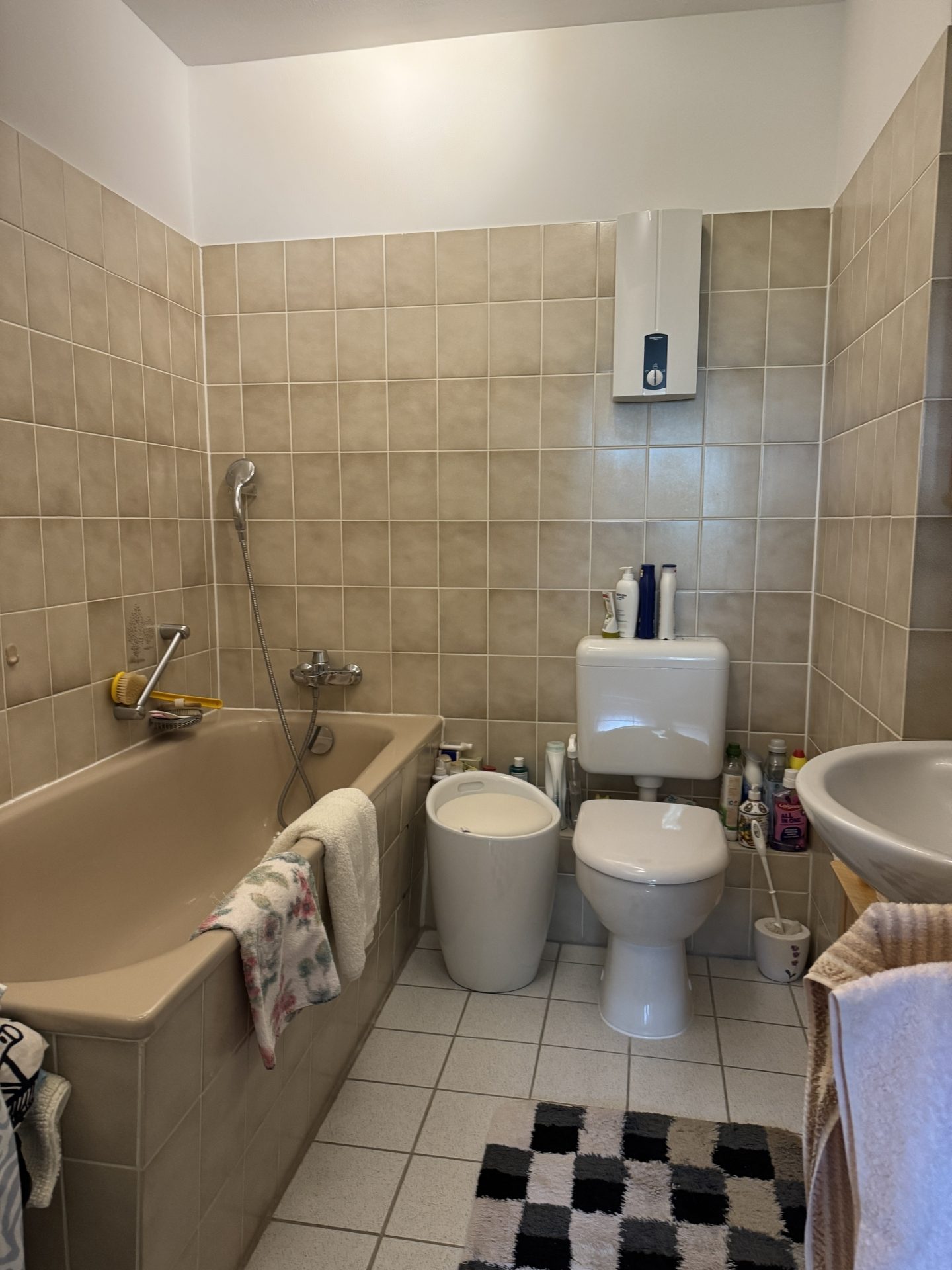 Immobilienangebot - Köln / Lövenich - Wohnung - Gut geschnitten - ruhig gelegen - Blick ins Grüne mit Stellplatz in gepflegter Umgebung