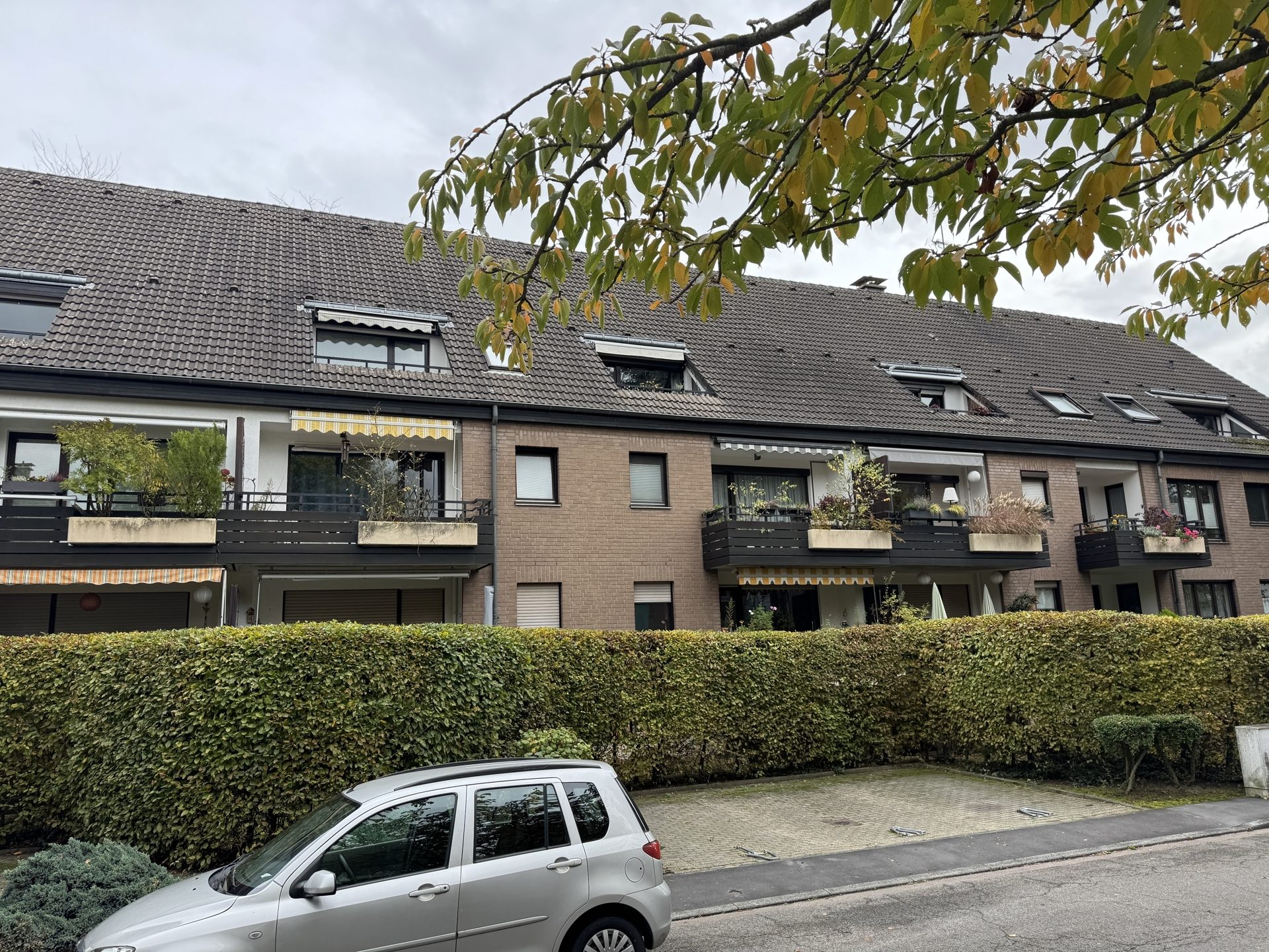 Immobilienangebot - Köln / Lövenich - Wohnung - Gut geschnitten - ruhig gelegen - Blick ins Grüne mit Stellplatz in gepflegter Umgebung