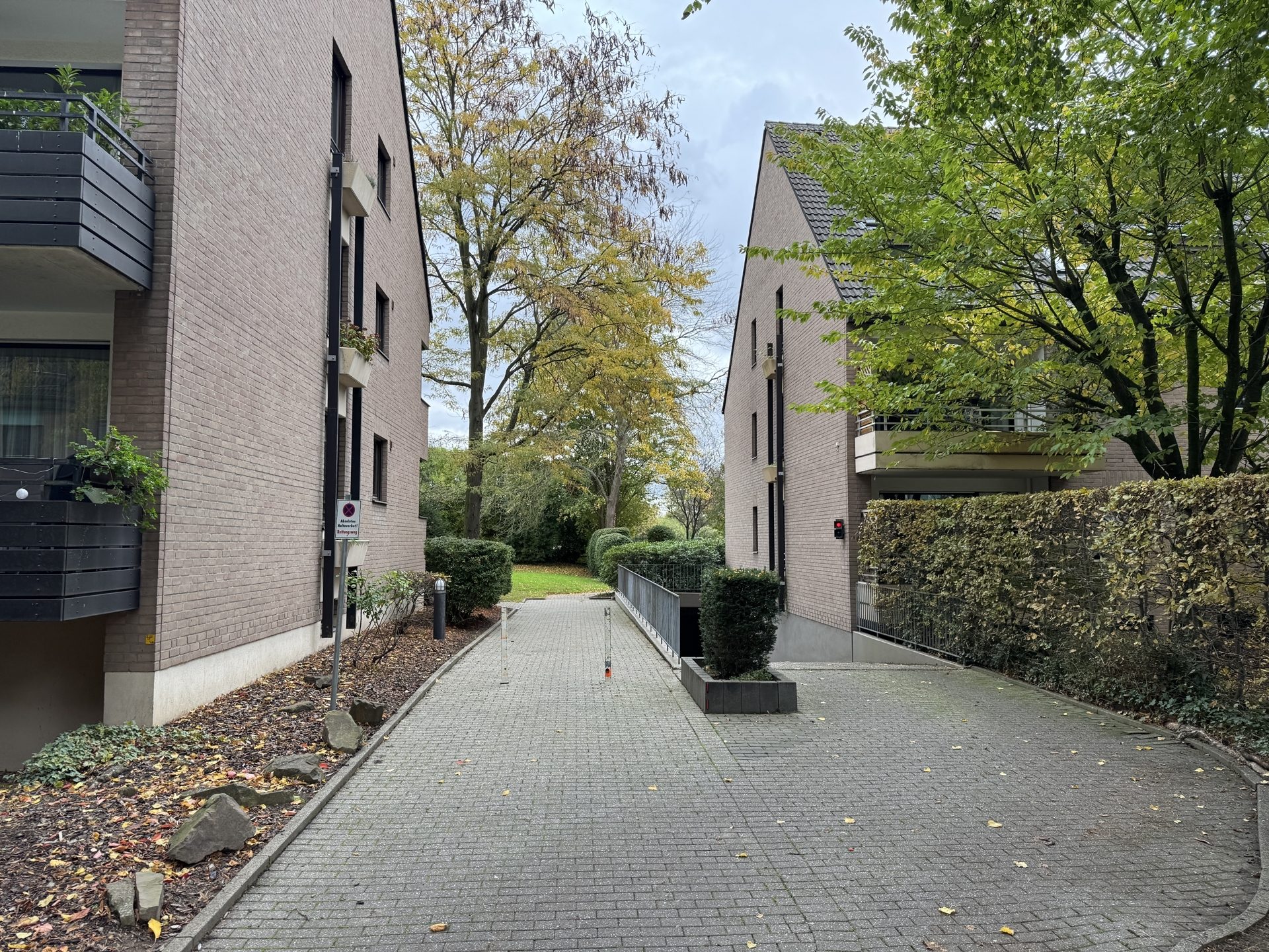 Immobilienangebot - Köln / Lövenich - Wohnung - Gut geschnitten - ruhig gelegen - Blick ins Grüne mit Stellplatz in gepflegter Umgebung