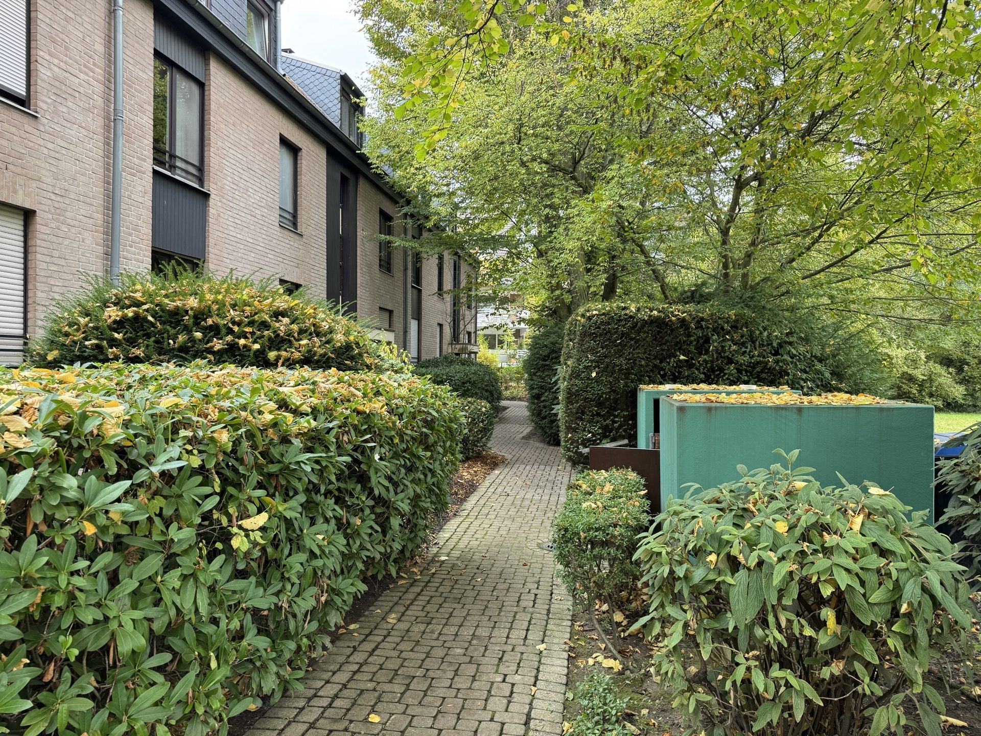 Immobilienangebot - Köln / Lövenich - Wohnung - Gut geschnitten - ruhig gelegen - Blick ins Grüne mit Stellplatz in gepflegter Umgebung