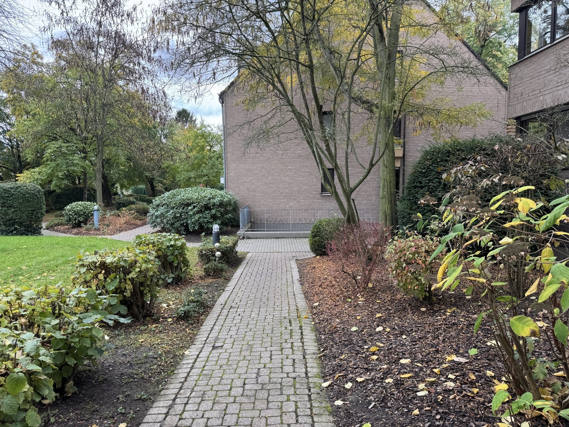 Immobilienangebot - Köln / Lövenich - Wohnung - Gut geschnitten - ruhig gelegen - Blick ins Grüne mit Stellplatz in gepflegter Umgebung