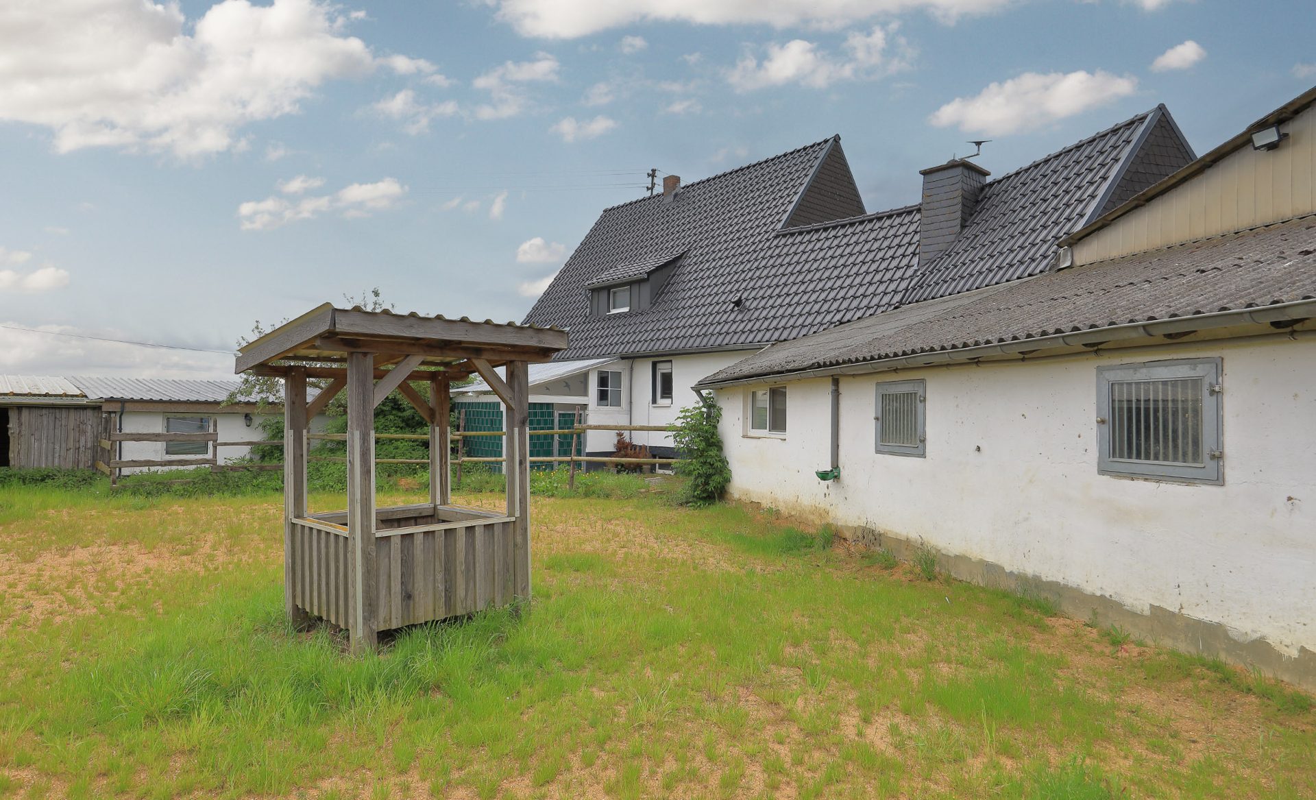 Immobilienangebot - Wachtberg / Werthhoven - Haus - Einfamilienhaus mit eigenem Pferdestall