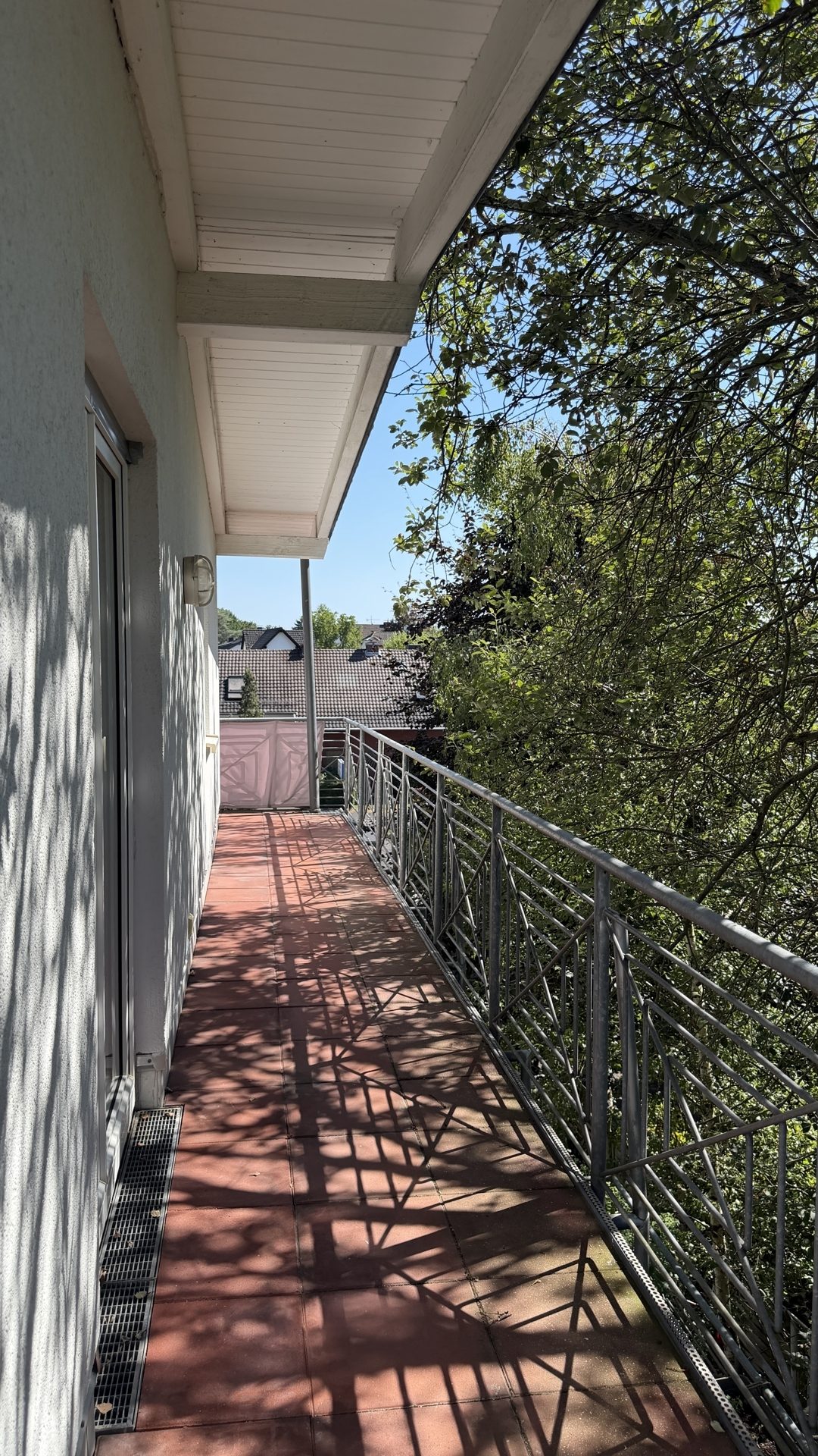 Immobilienangebot - Bergisch-Gladbach - Wohnung - Bezugsfreie Penthouse-Wohnung mit Terrasse und Tiefgaragen-Stellplatz!