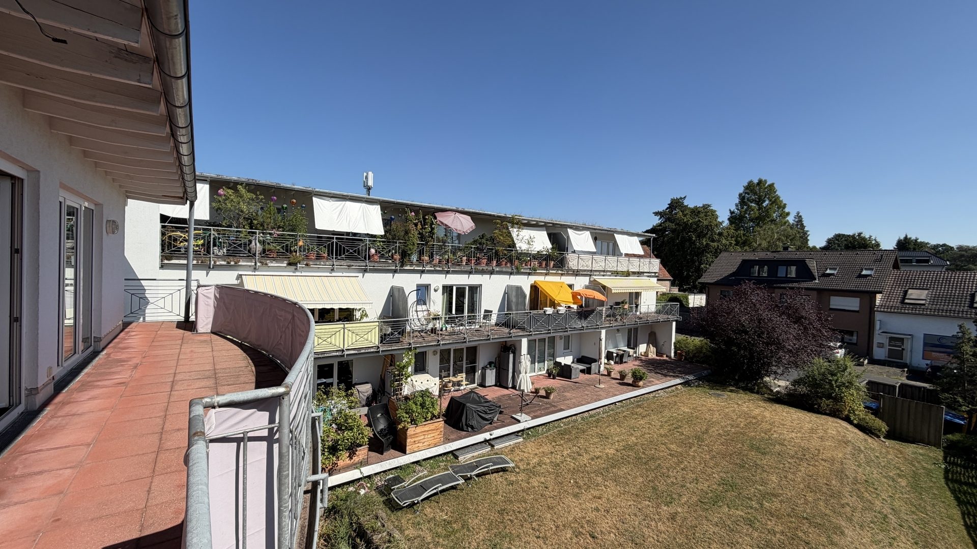 Immobilienangebot - Bergisch-Gladbach - Wohnung - Bezugsfreie Penthouse-Wohnung mit Terrasse und Tiefgaragen-Stellplatz!