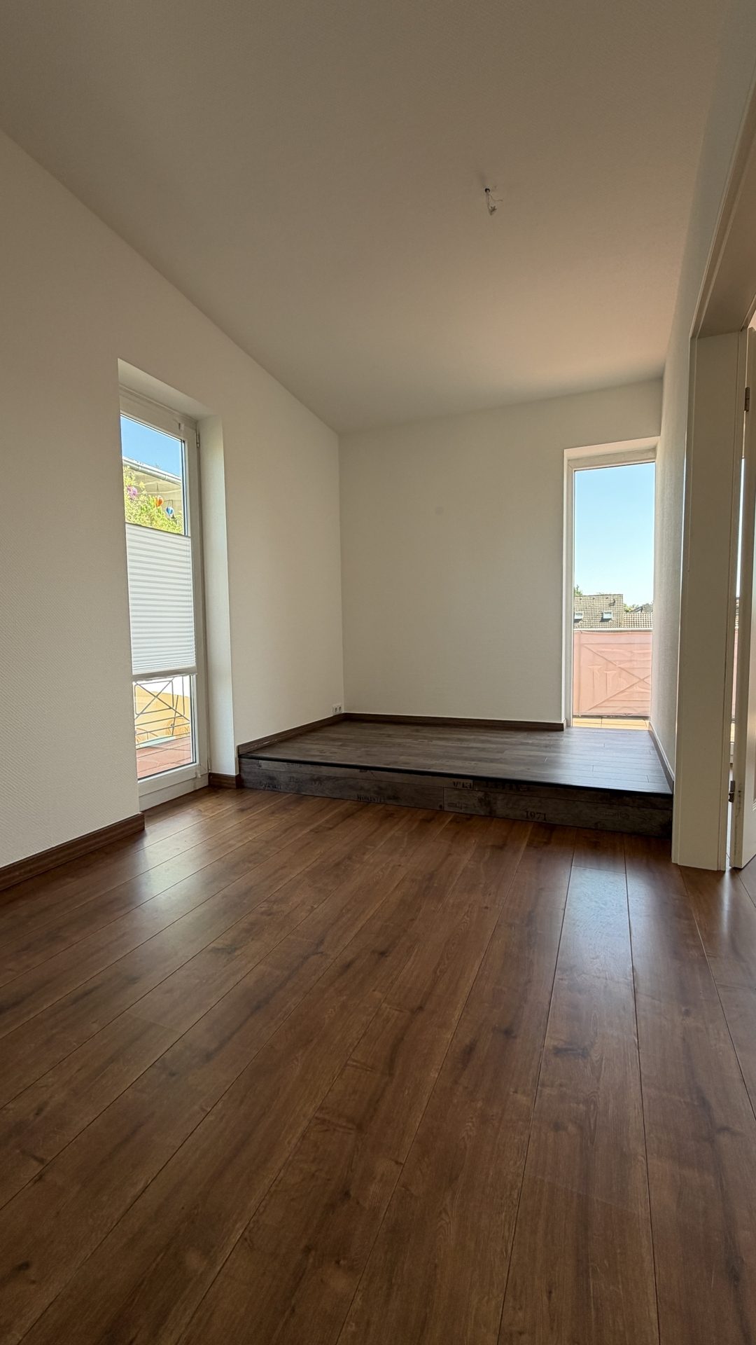 Immobilienangebot - Bergisch-Gladbach - Wohnung - Bezugsfreie Penthouse-Wohnung mit Terrasse und Tiefgaragen-Stellplatz!