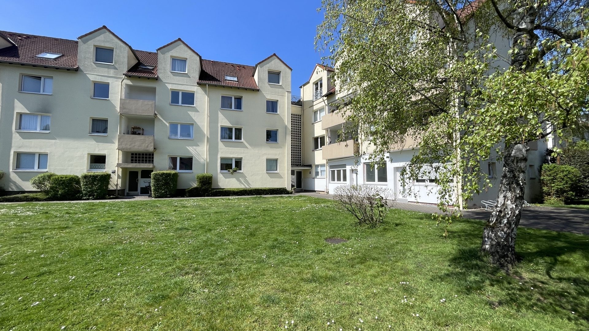 Immobilienangebot - Bergisch Gladbach / Refrath - Wohnung - Tolle 2- Zimmerwohnung mit Terrasse