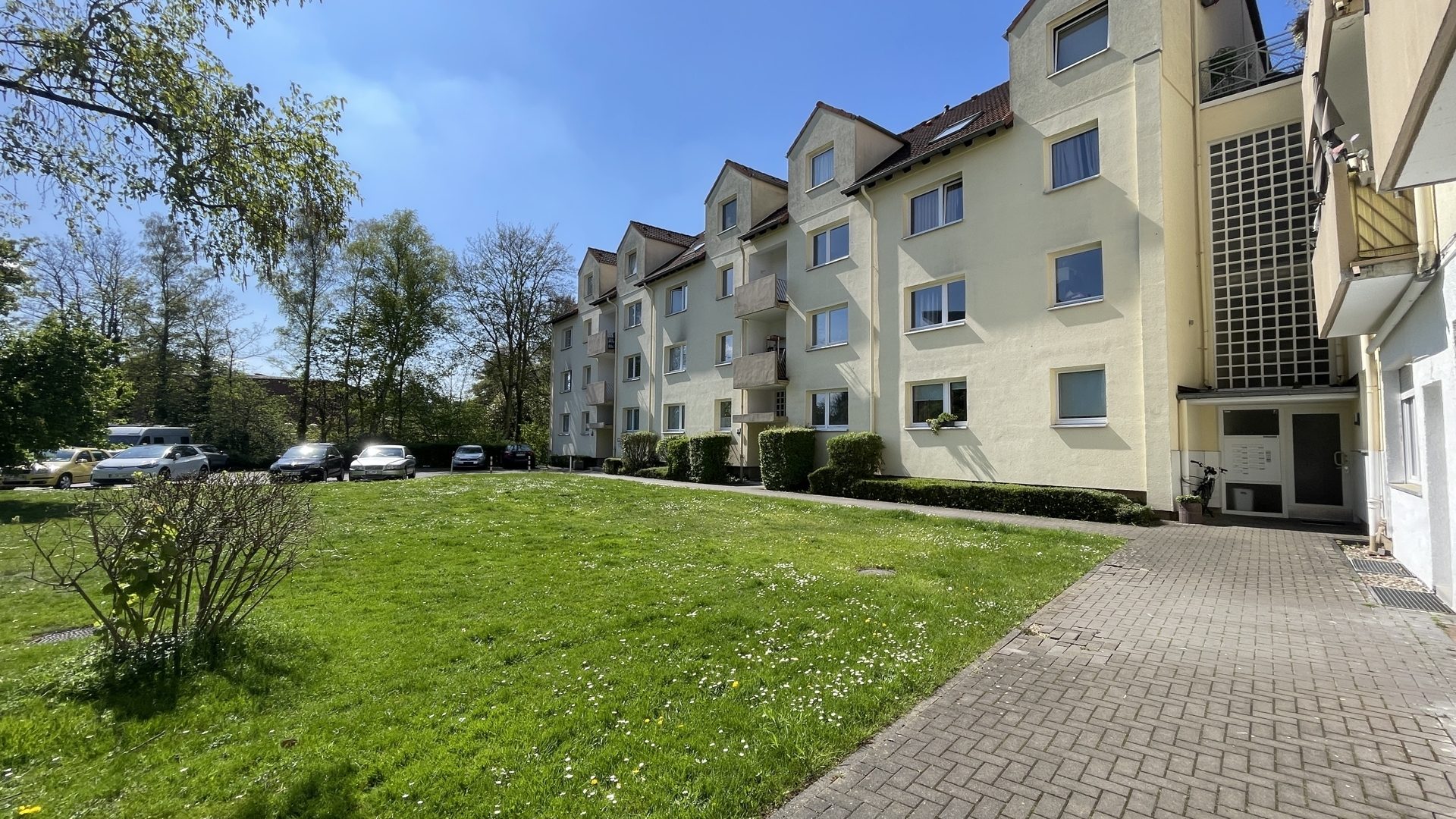 Immobilienangebot - Bergisch Gladbach / Refrath - Wohnung - Investition mit Steigerungspotential!