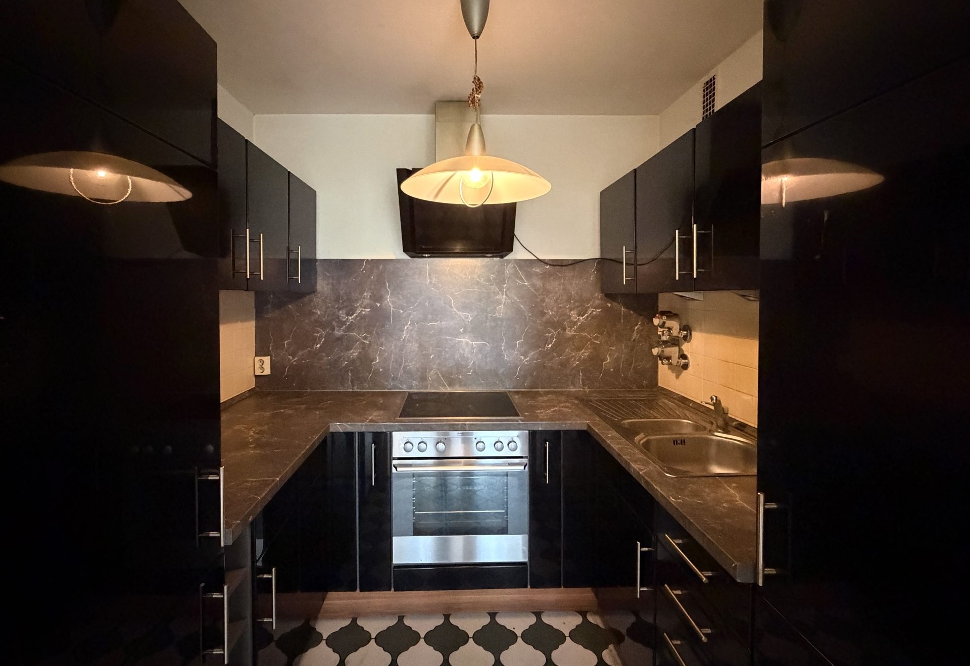 Immobilienangebot - Bonn / Hochkreuz - Wohnung - Attraktive 2-Zimmer-Wohnung mit Balkon und Aufzug in Bonn-Hochkreuz