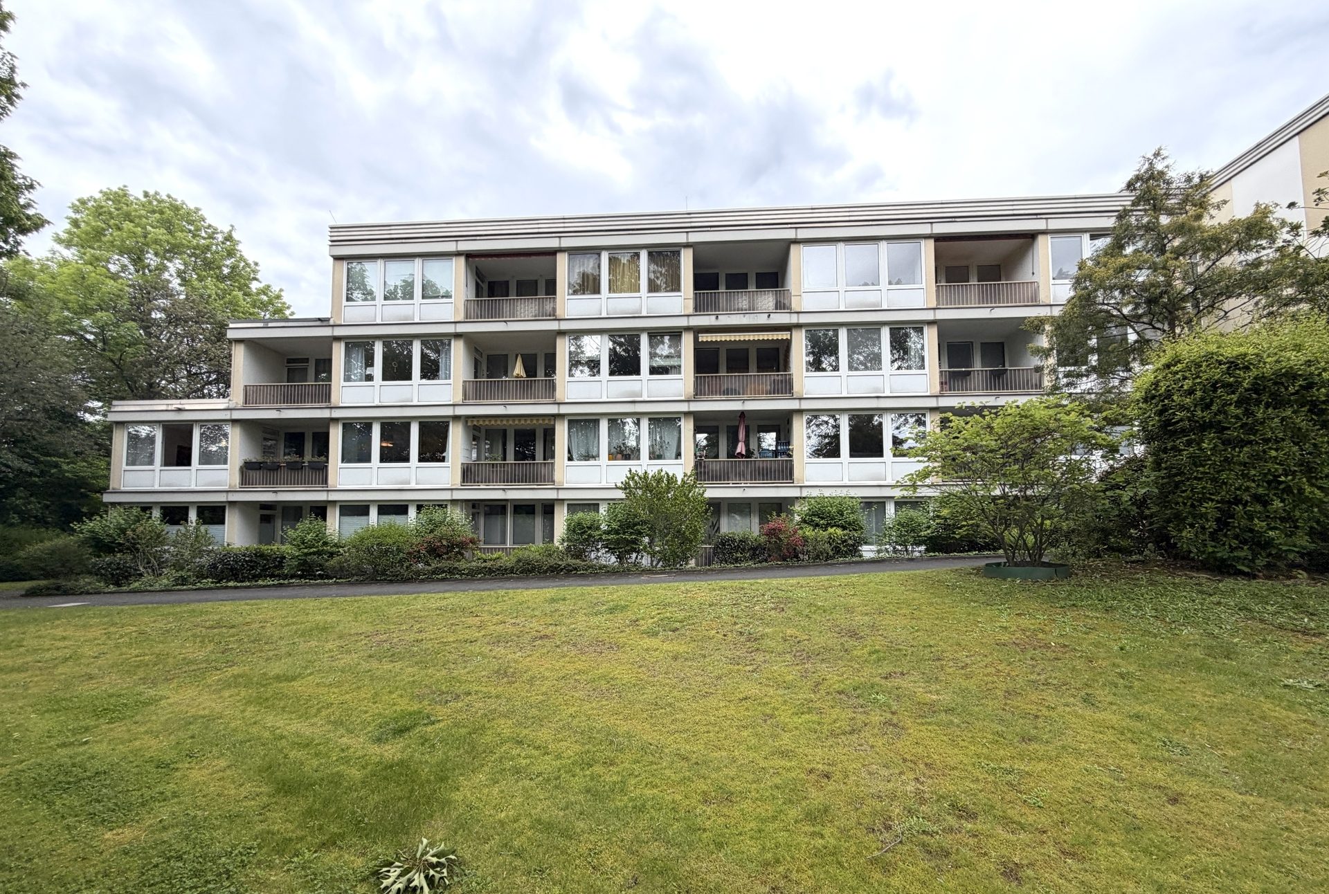 Immobilienangebot - Bonn / Hochkreuz - Wohnung - Attraktive 2-Zimmer-Wohnung mit Balkon und Aufzug in Bonn-Hochkreuz