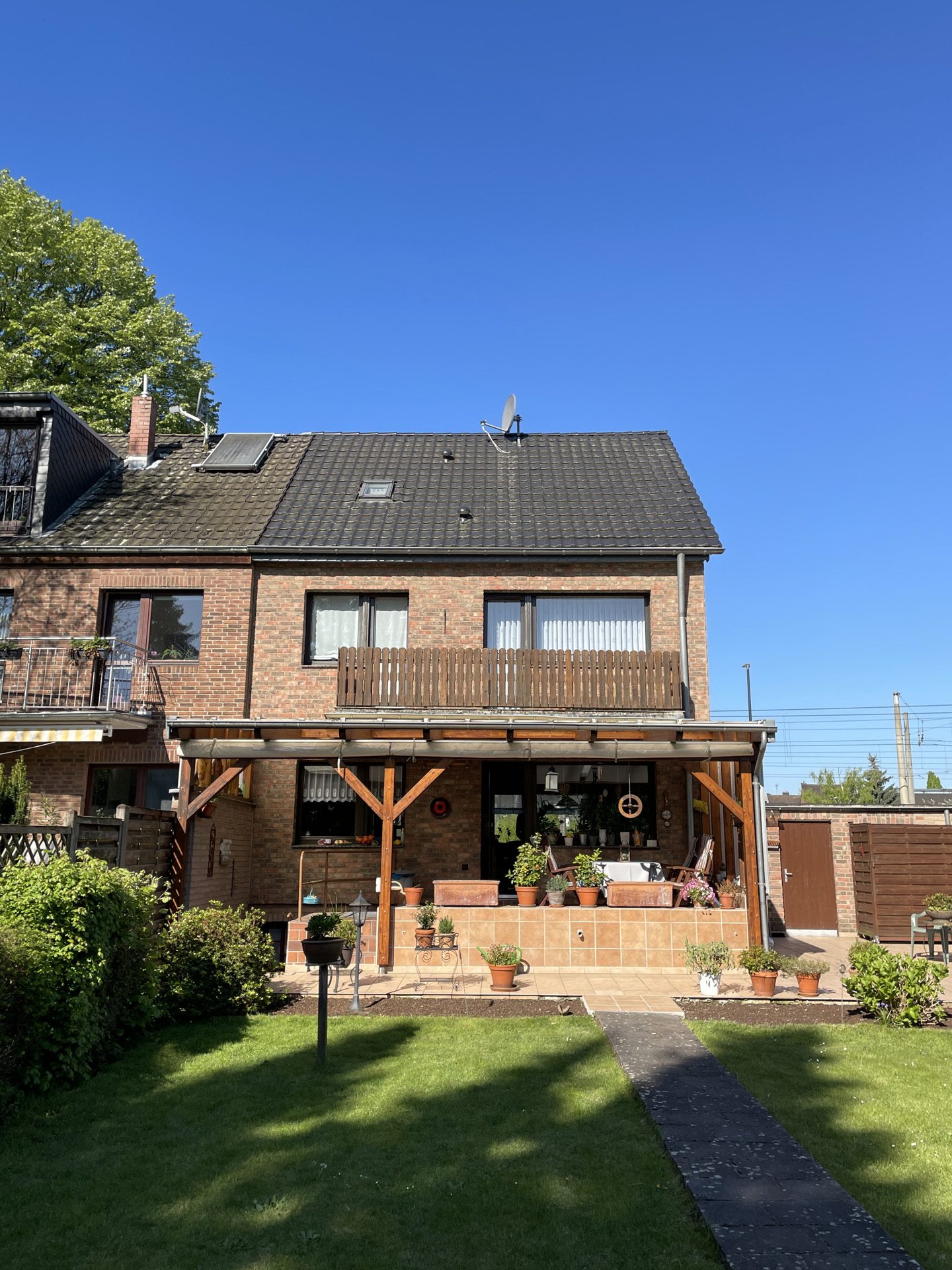Immobilienangebot - Hürth - Haus - Familienfreundliche Doppelhaushälfte mit sonnigem Grundstück