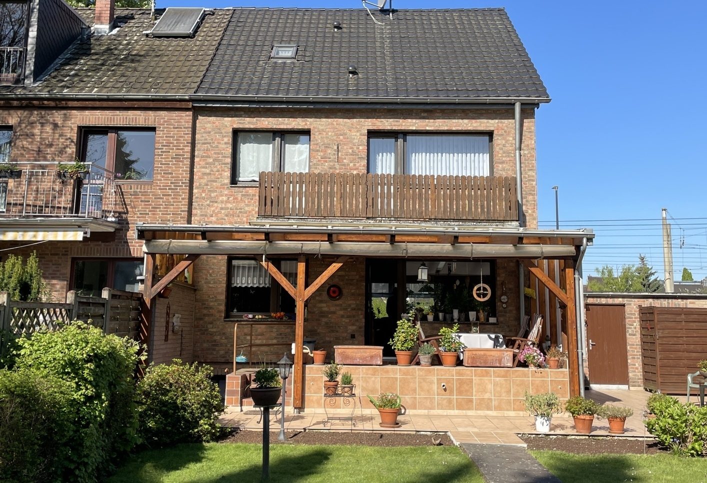 Immobilienangebot - Hürth - Haus - Familienfreundliche Doppelhaushälfte mit sonnigem Grundstück