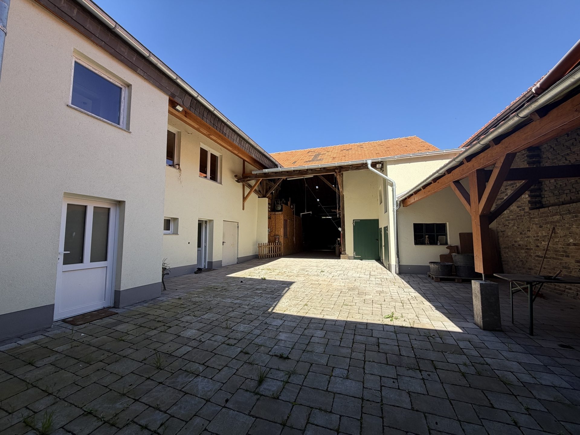 Immobilienangebot - Rheinbach / Flerzheim - Haus - Charmantes Hofanwesen mit Innenhof & moderner Energietechnik